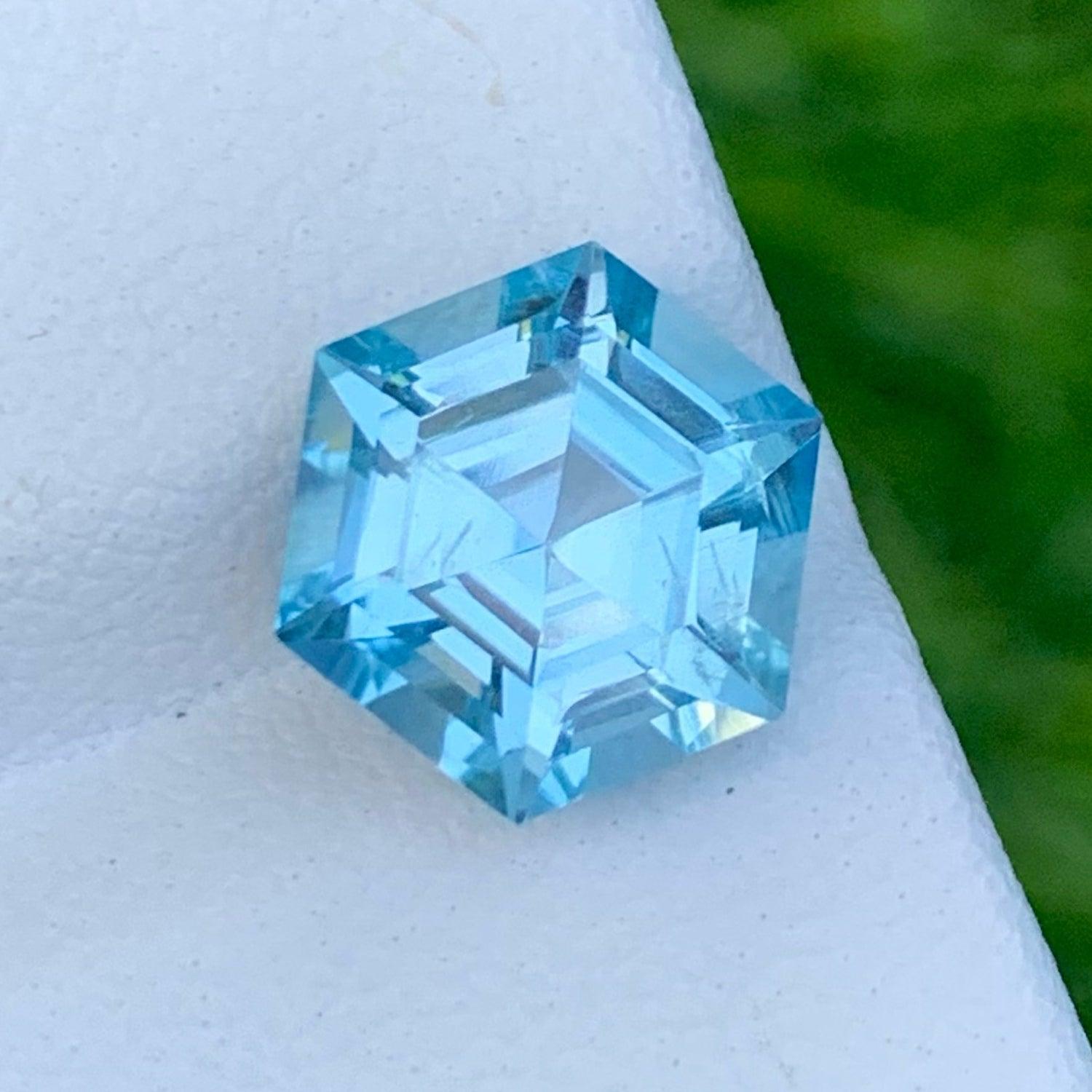 Stunning Hexagon Cut Swiss Blue Topaz 3.95 Carats Topaz Ring Majestic Topaz  In New Condition For Sale In Bangkok, TH