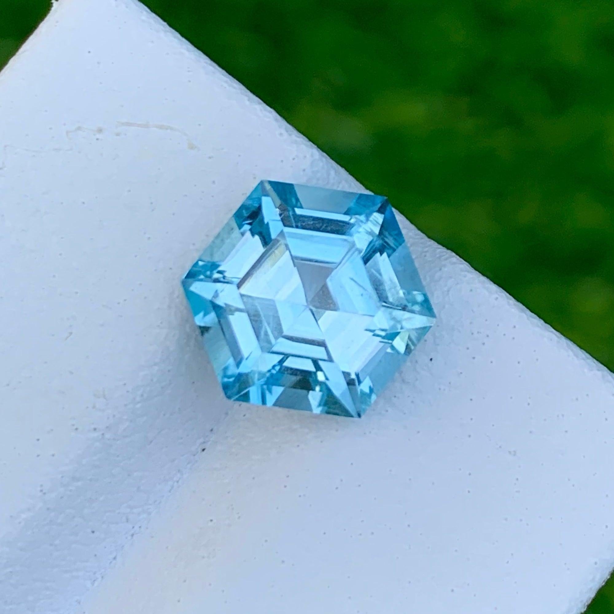 Women's or Men's Stunning Hexagon Cut Swiss Blue Topaz 3.95 Carats Topaz Ring Majestic Topaz  For Sale