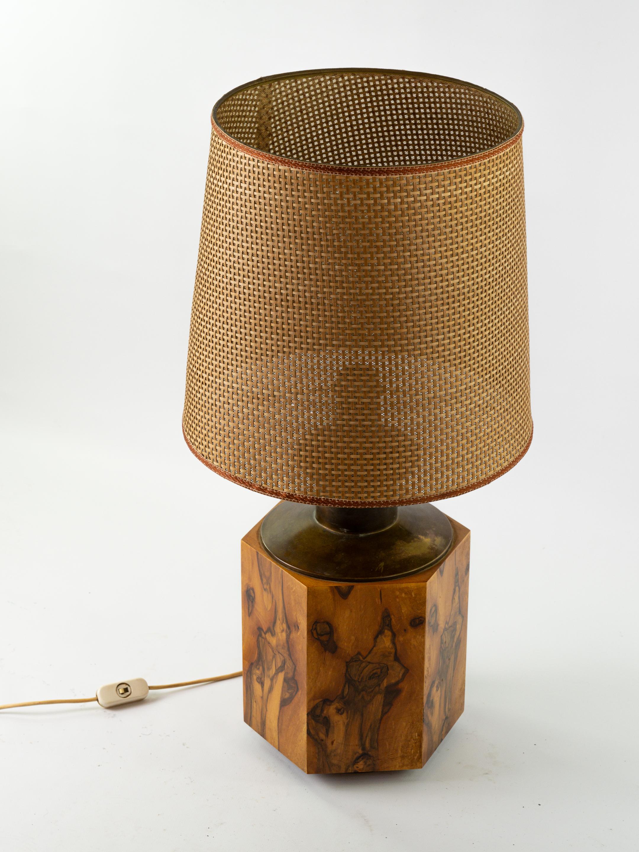 Stunning hexagonal wooden table lamp circa 1970 In Good Condition For Sale In Monaco, MC