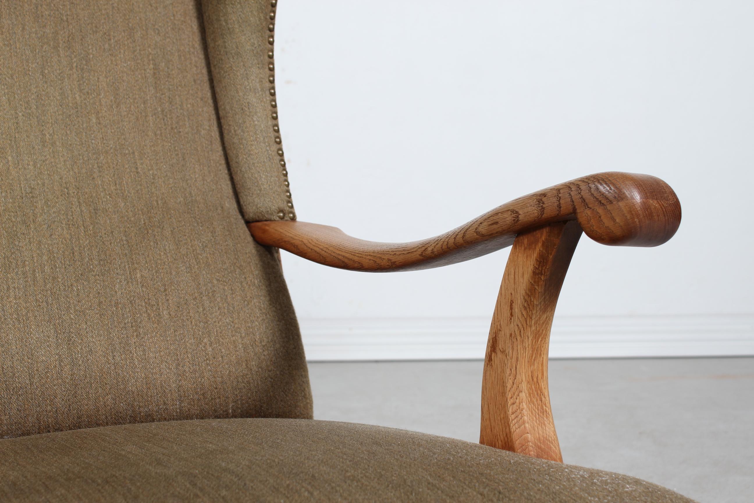 Superbe chaise haute en Oak Oak massif avec laine verdâtre Danemark 1930-40 en vente 4