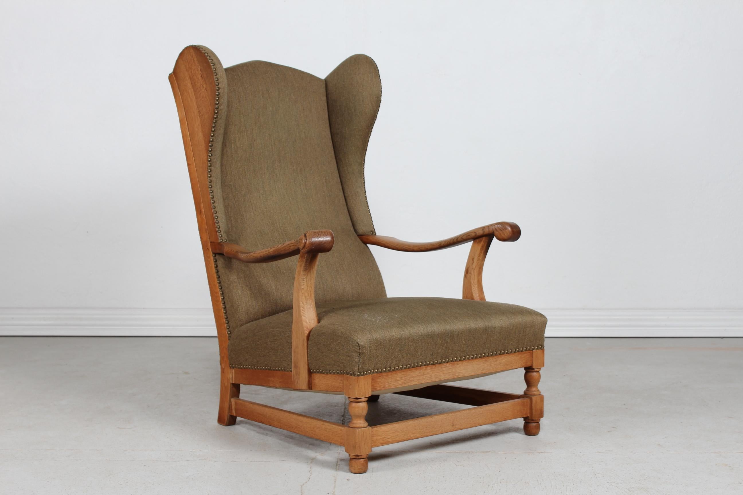 Stunning Highback King Chair of Solid Oak with Greenish Wool Denmark 1930-40 For Sale 7