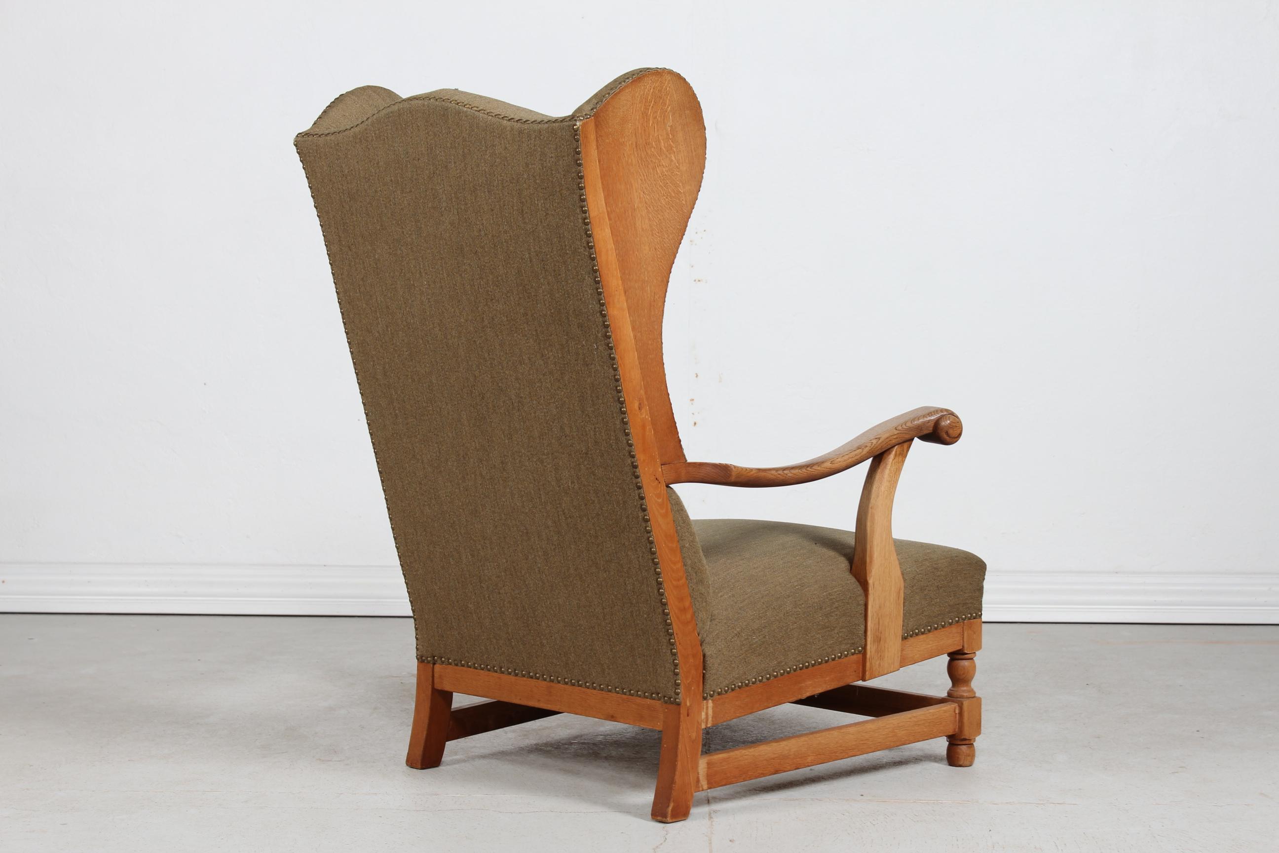 Turned Stunning Highback King Chair of Solid Oak with Greenish Wool Denmark 1930-40 For Sale
