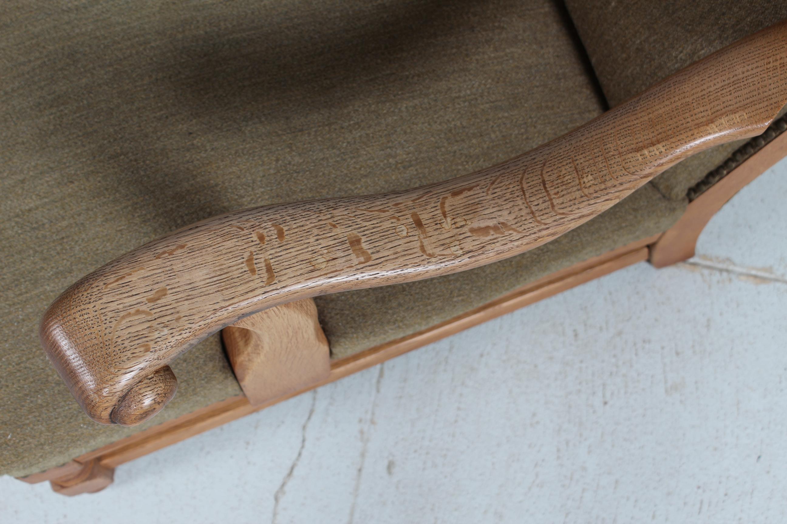 Superbe chaise haute en Oak Oak massif avec laine verdâtre Danemark 1930-40 en vente 1