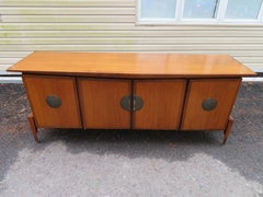 Impresionante Hobey Helen Baker Credenza de nogal Asian Modern Midcentury