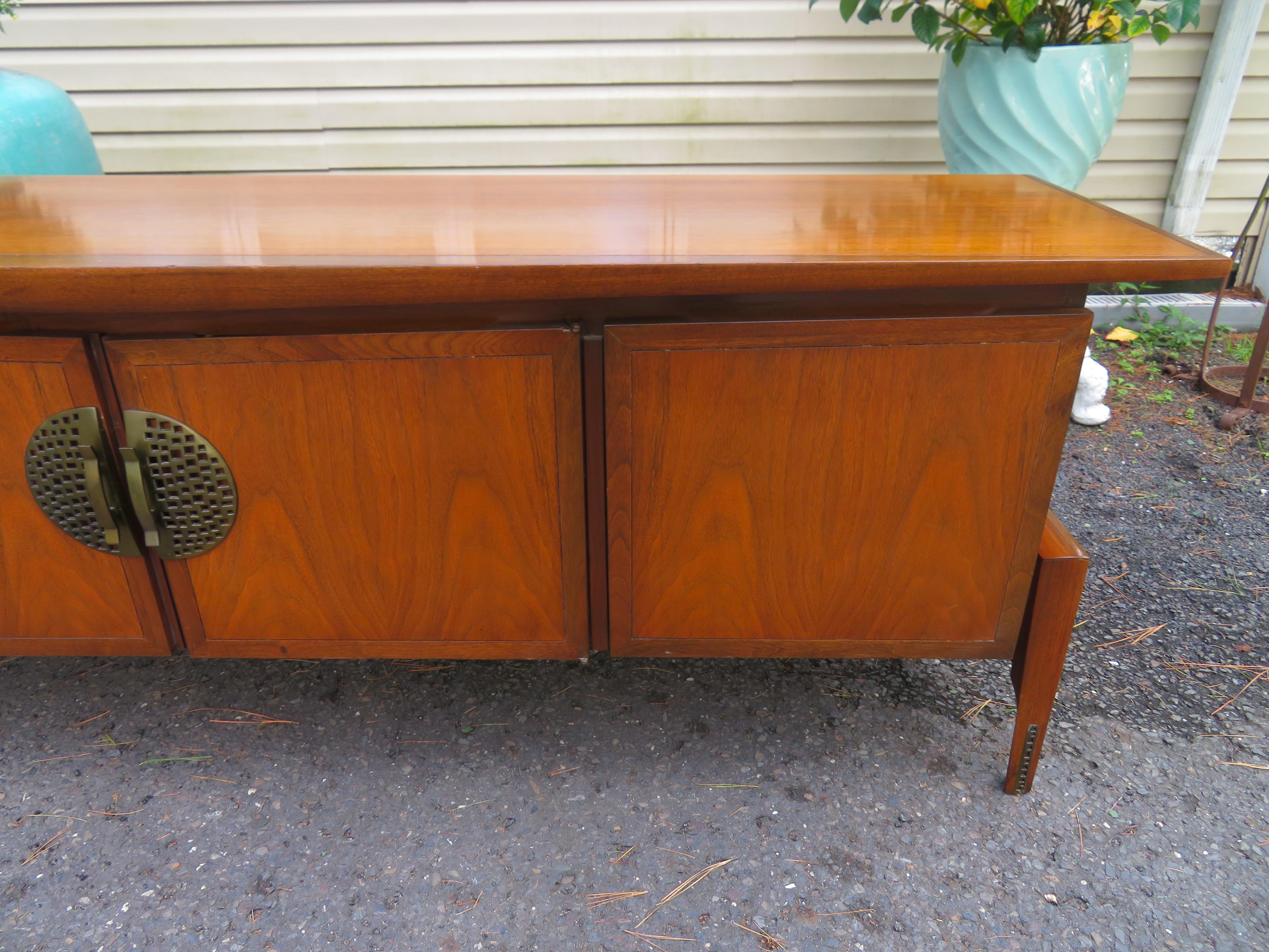 Mid-20th Century Stunning Hobey Helen Baker Floating Asian Style Credenza Hutch Mid-Century For Sale