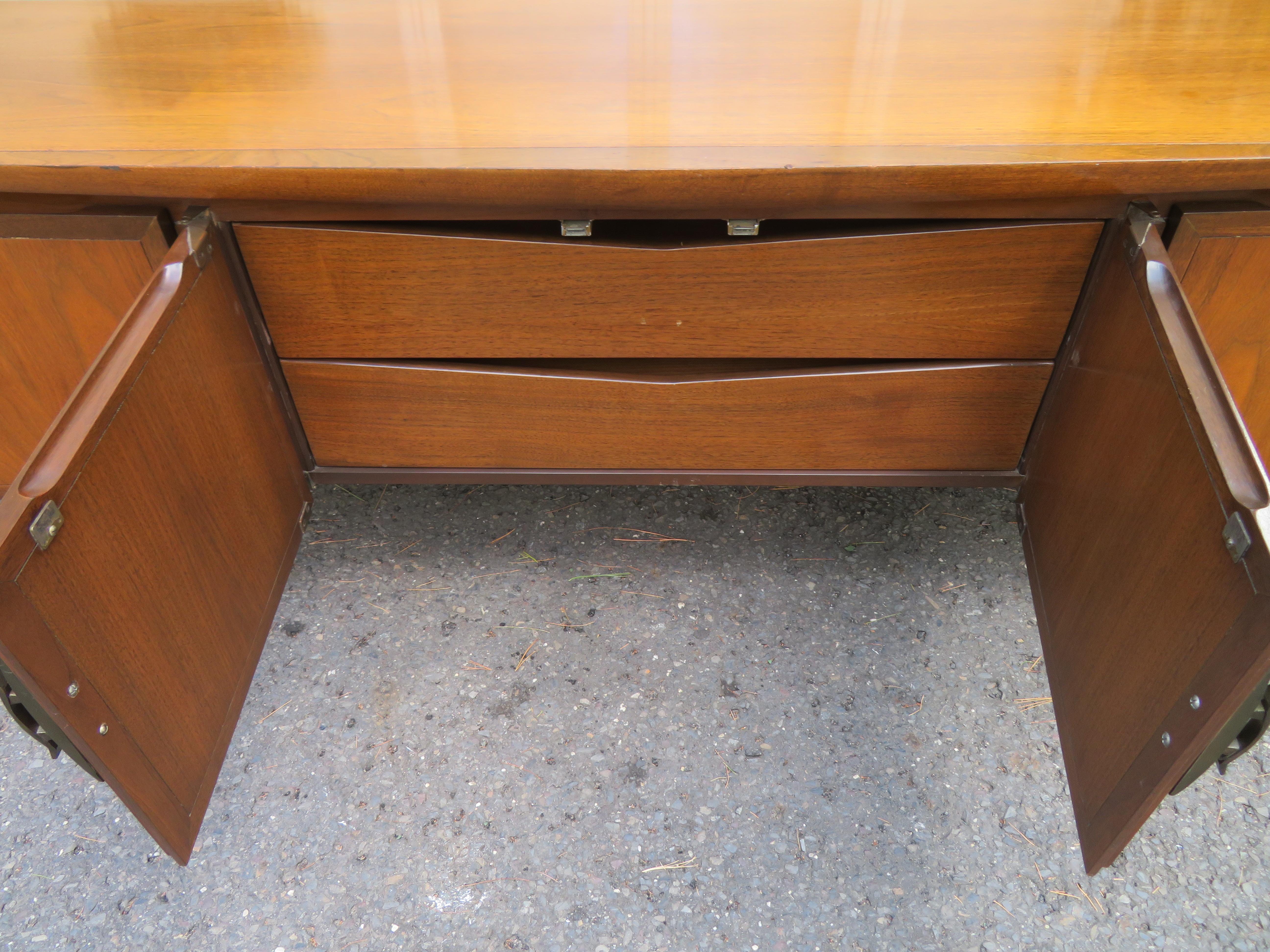 Metal Stunning Hobey Helen Baker Floating Asian Style Credenza Hutch Mid-Century For Sale