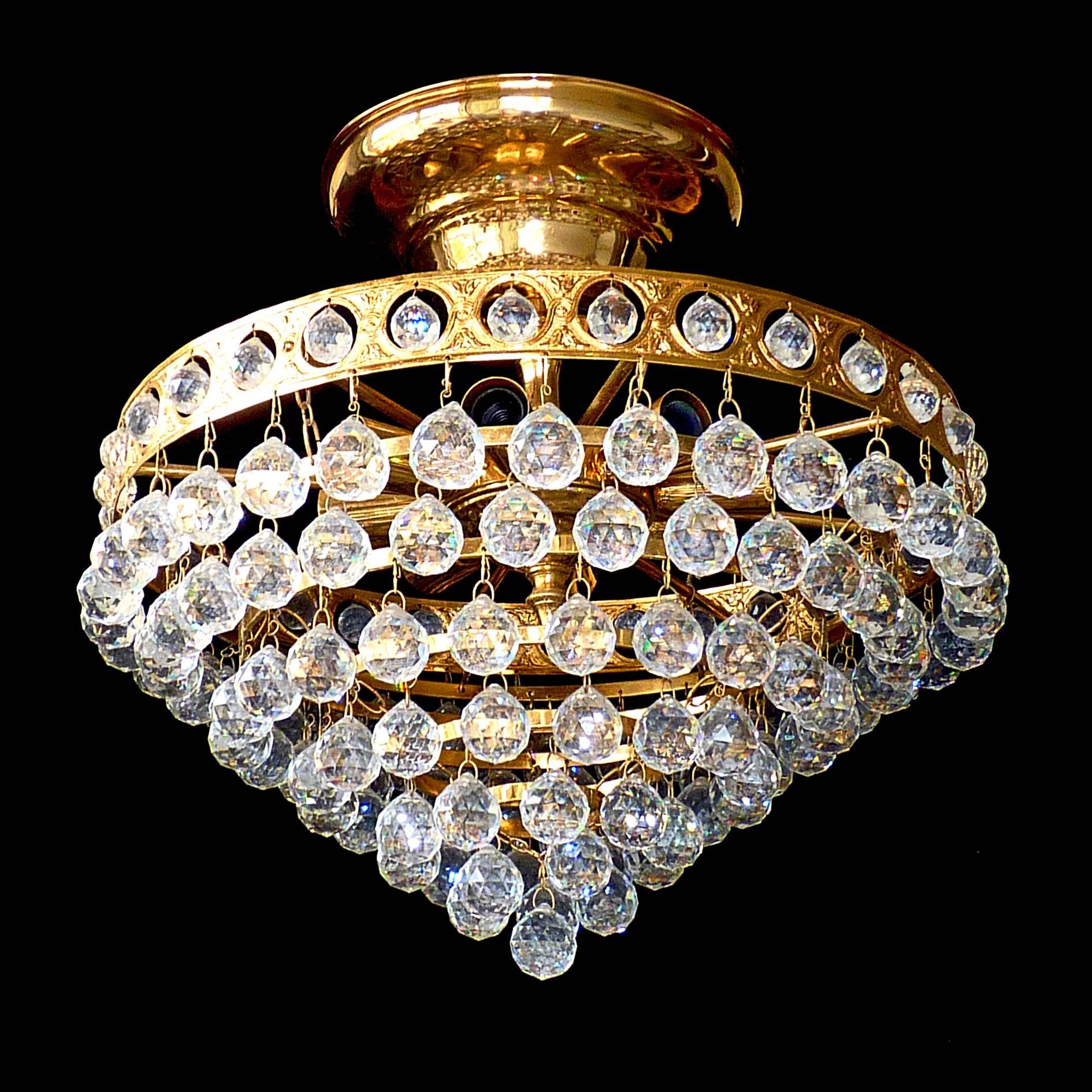 Italian Stunning Hollywood Regency Wedding Cake Crystal & Gilt Brass 8-Light Chandelier For Sale