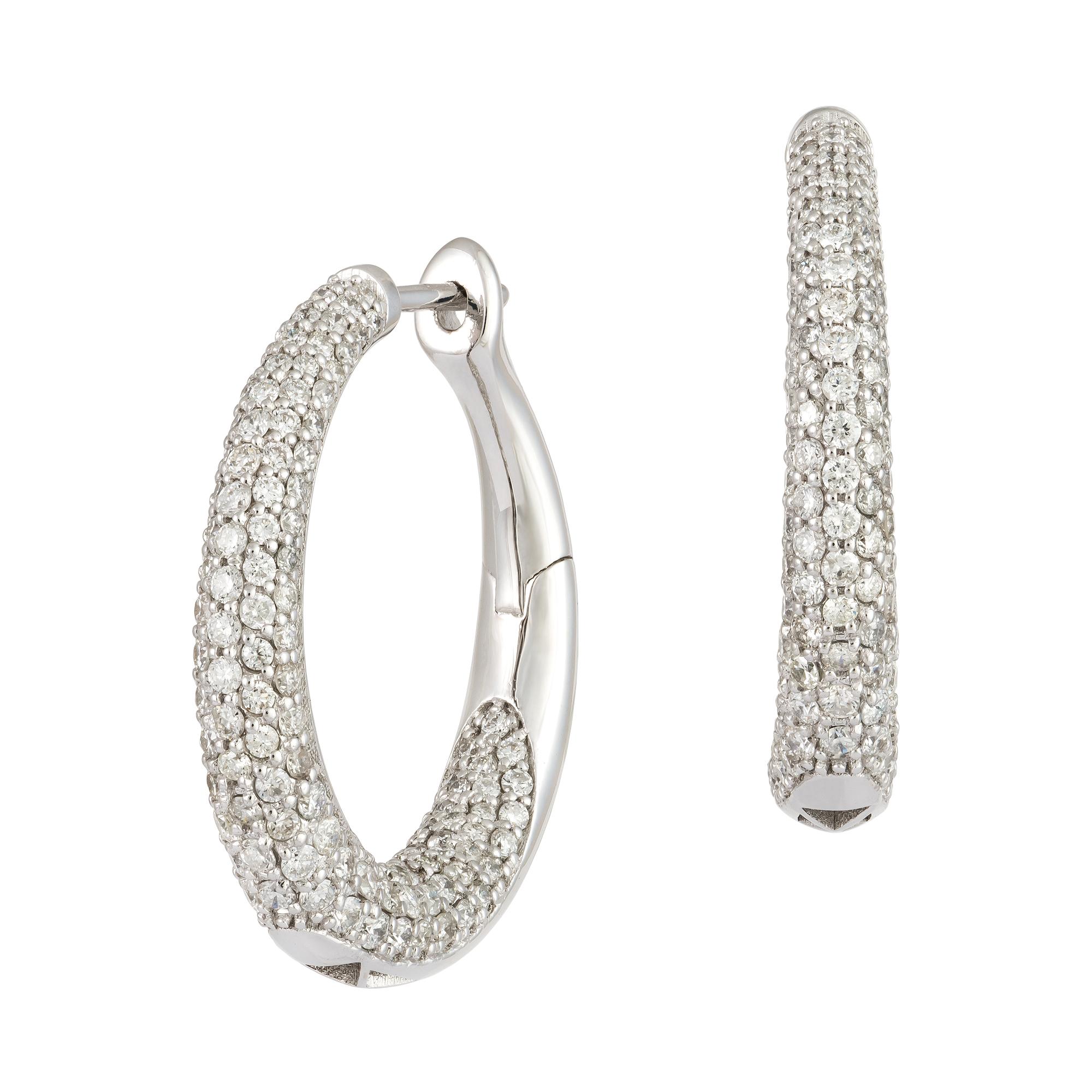 Stunning Hoop White Gold 18K Earrings Diamond for Her In New Condition For Sale In Montreux, CH