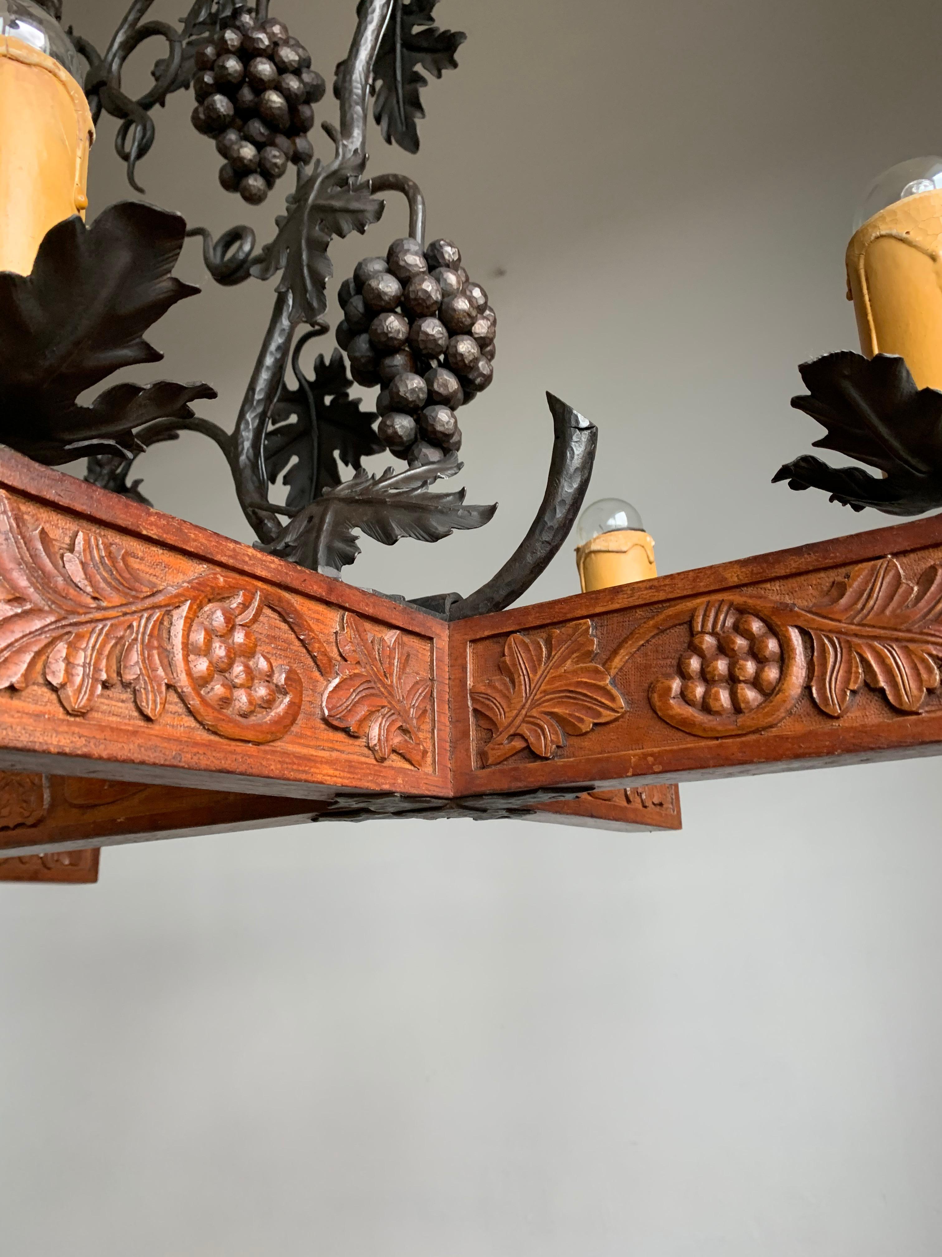 Superbe lustre horizontal à grappes de raisins en fer forgé et branches sculptées à la main en vente 2