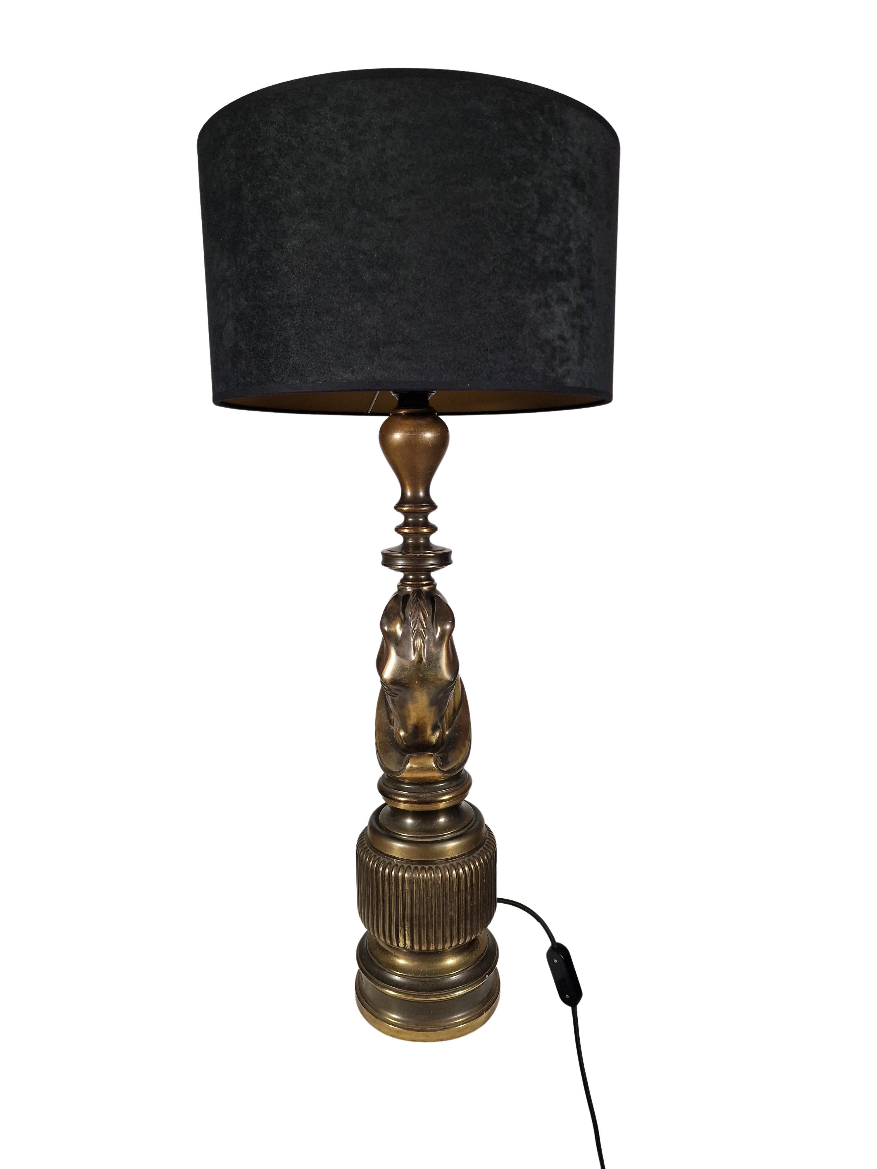 Impresionante lámpara de mesa caballo latón macizo, ecuestre hollywood regency años 70 Francia en Bueno estado para la venta en Wien, AT