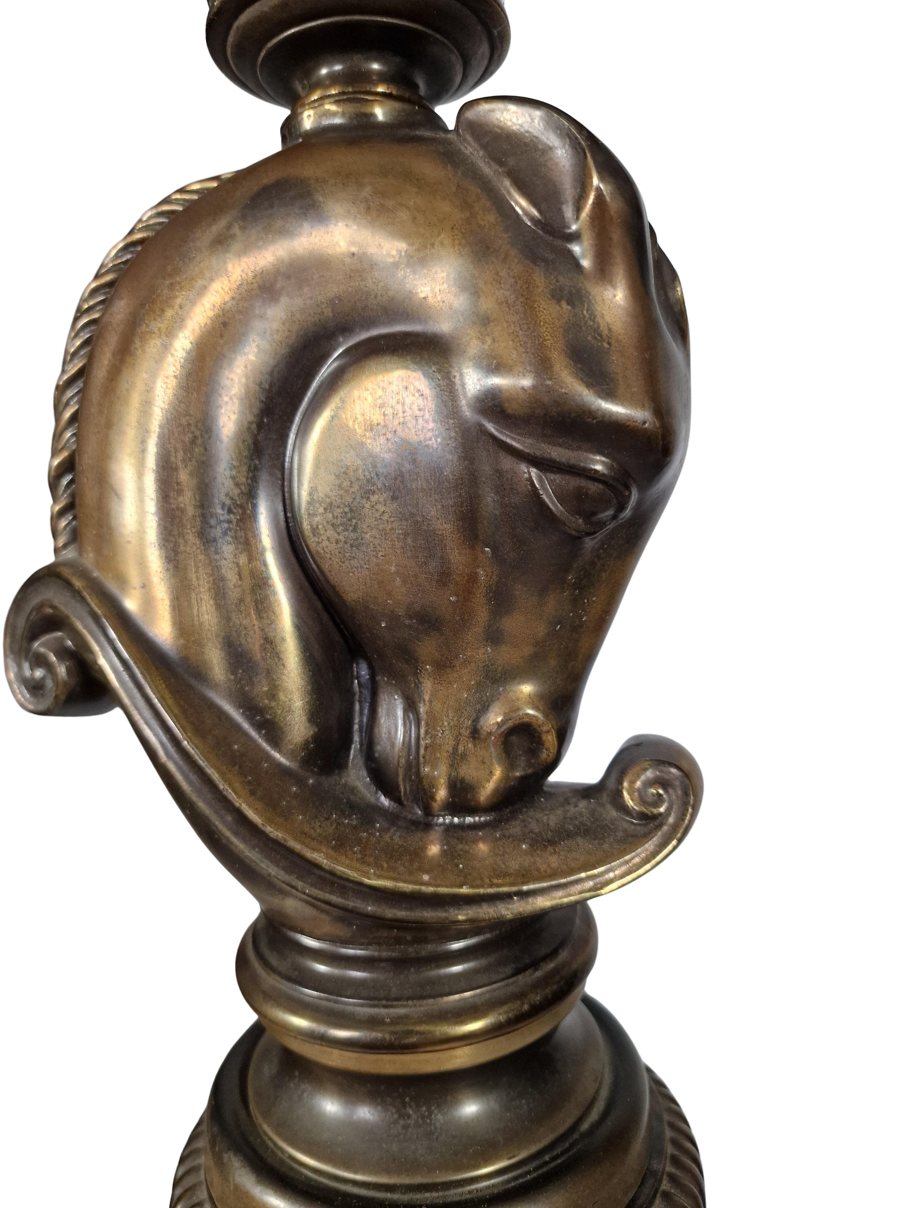 Impresionante lámpara de mesa caballo latón macizo, ecuestre hollywood regency años 70 Francia Latón en venta