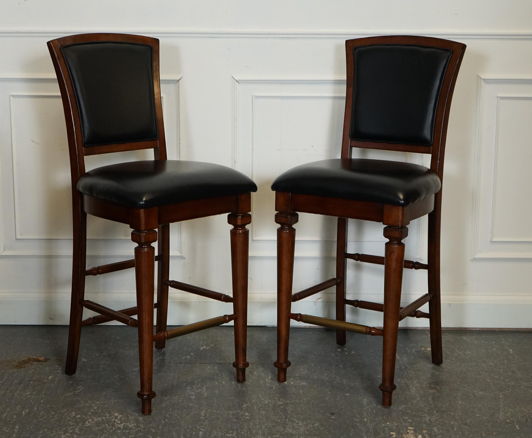 STUPENDO BAR IN STILE AMERICANO DI Howard & Miller CON TOP IN GRANITO E PAIRA DI BARSTOOL in vendita 11