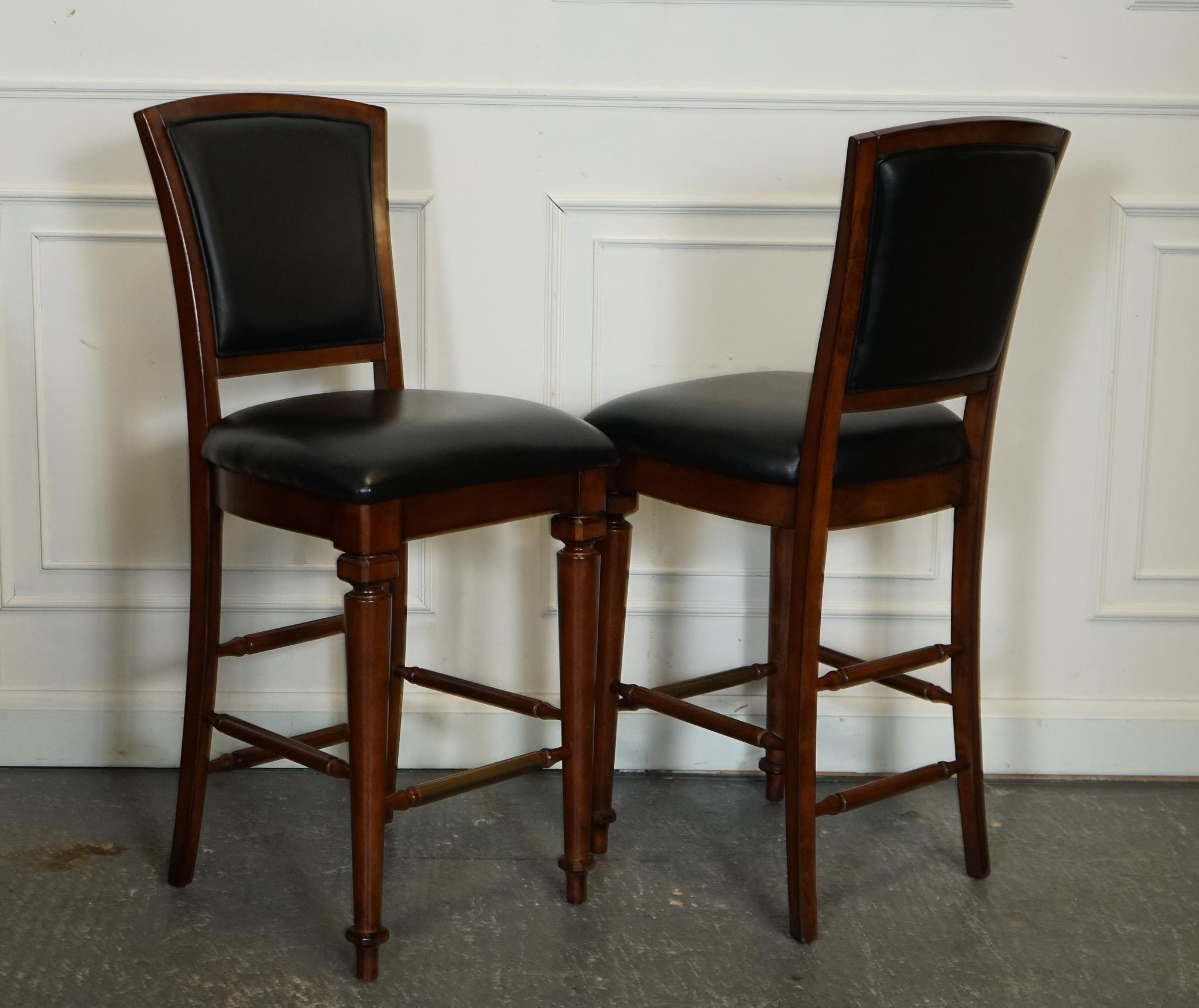 STUPENDO BAR IN STILE AMERICANO DI Howard & Miller CON TOP IN GRANITO E PAIRA DI BARSTOOL in vendita 12