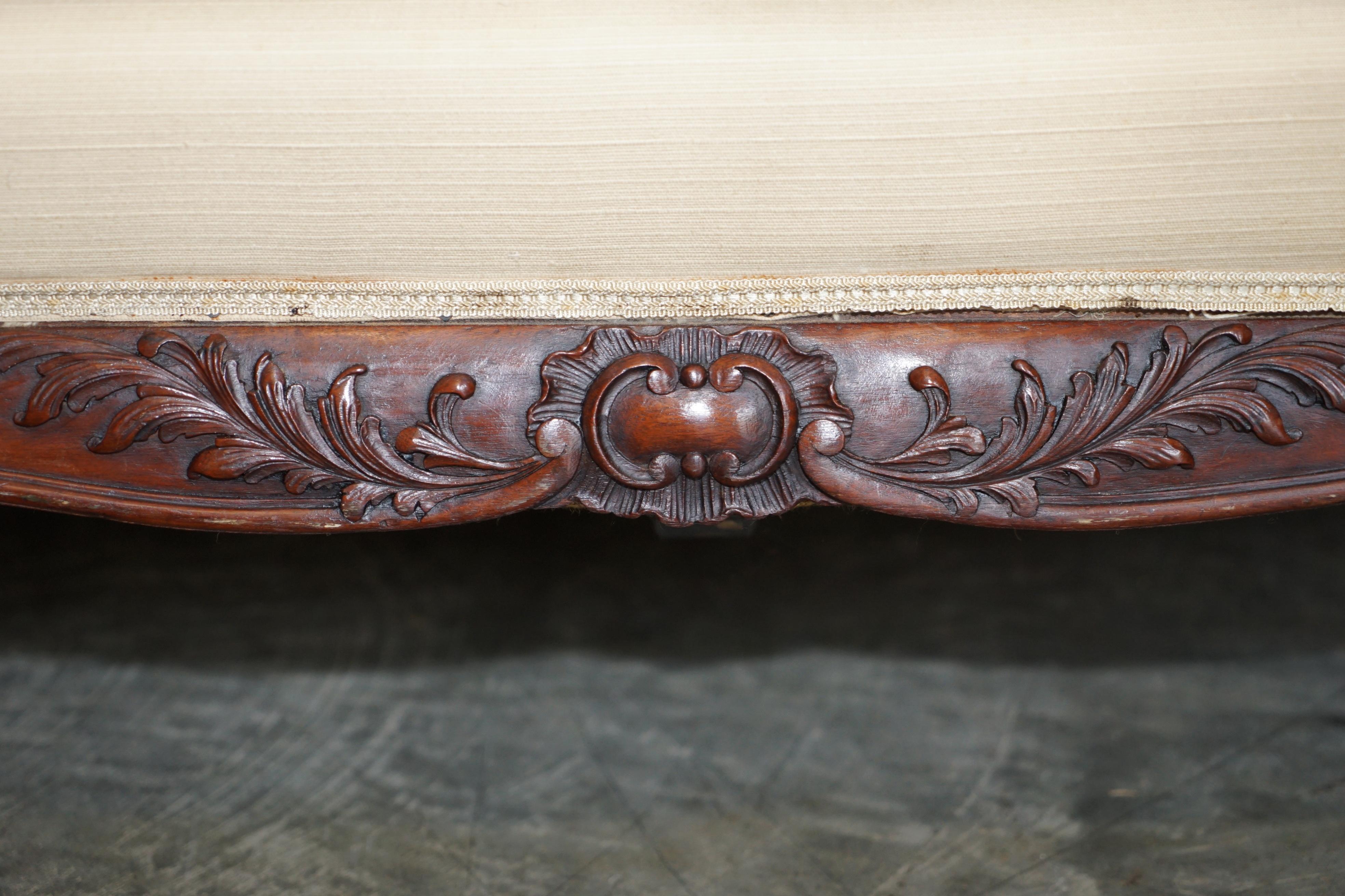 Mid-19th Century Stunning Howard & Sons Victorian Walnut Framed Claw & Ball Legs Hand Carved Sofa