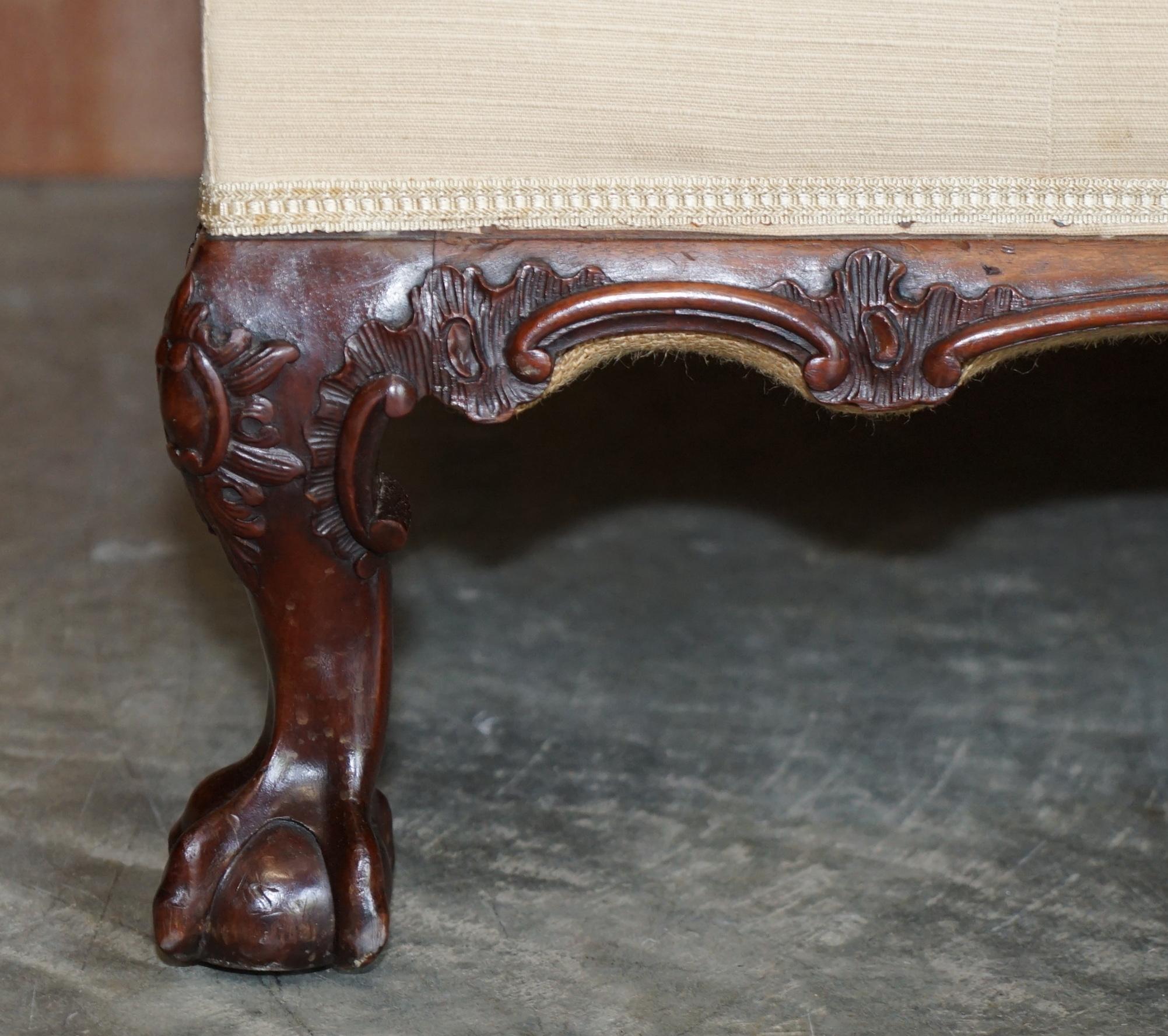 Upholstery Stunning Howard & Sons Victorian Walnut Framed Claw & Ball Legs Hand Carved Sofa
