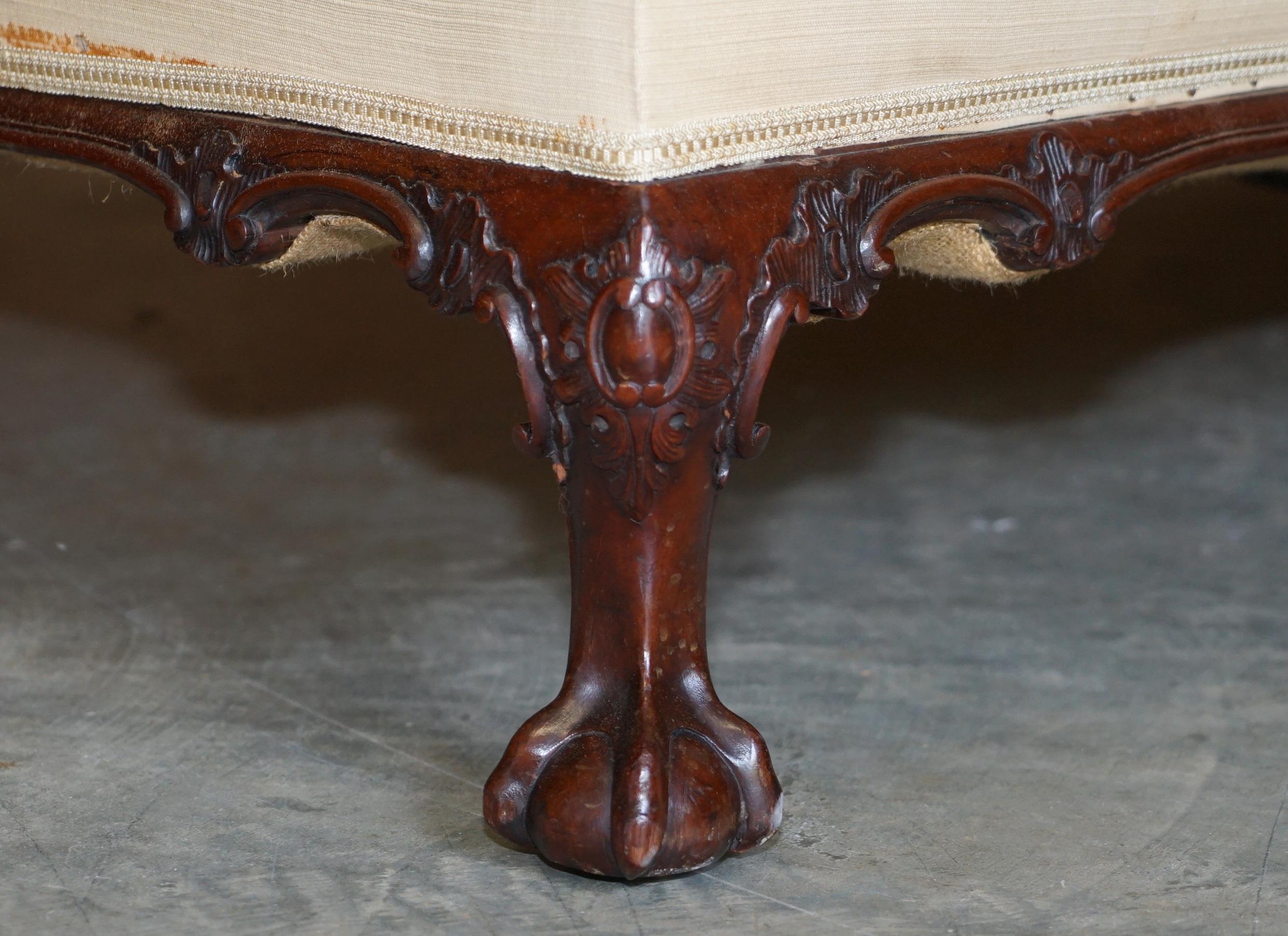 Stunning Howard & Sons Victorian Walnut Framed Claw & Ball Legs Hand Carved Sofa 1