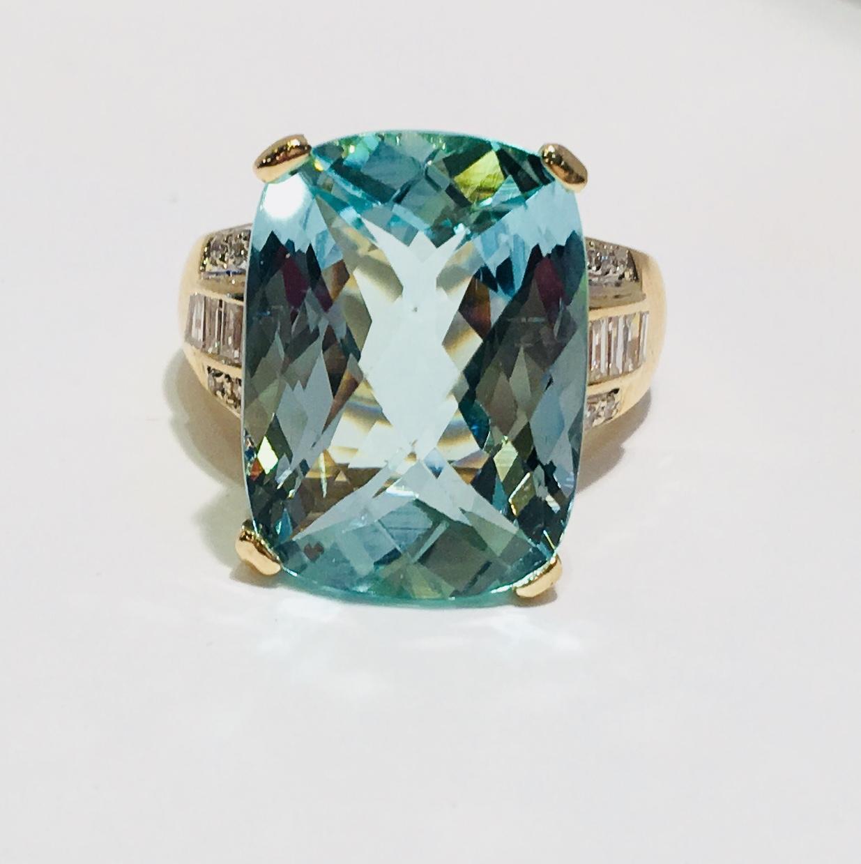 Stunning Huge 17.38 Carat Aquamarine Diamond Yellow Gold Ring 4