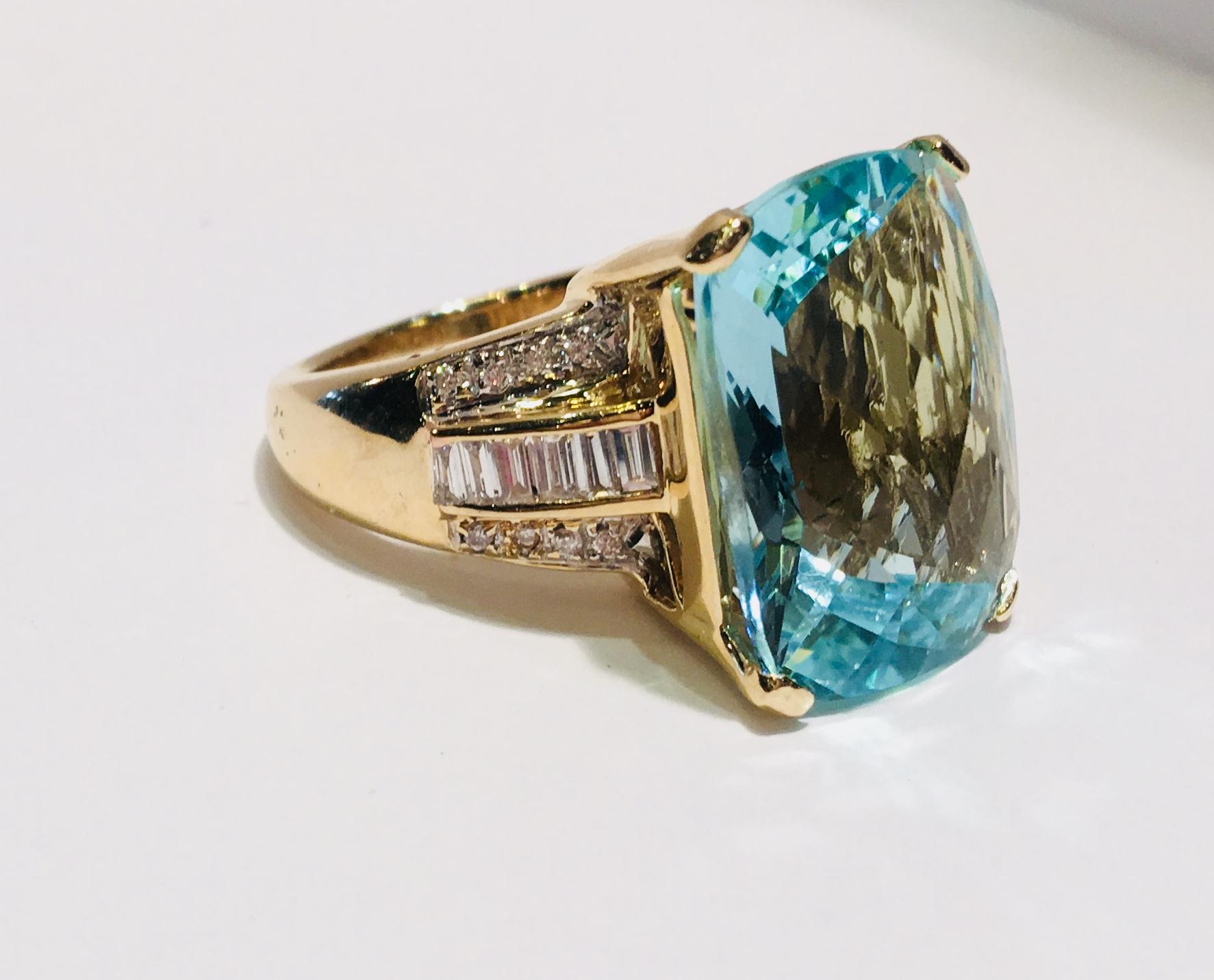 Women's Stunning Huge 17.38 Carat Aquamarine Diamond Yellow Gold Ring