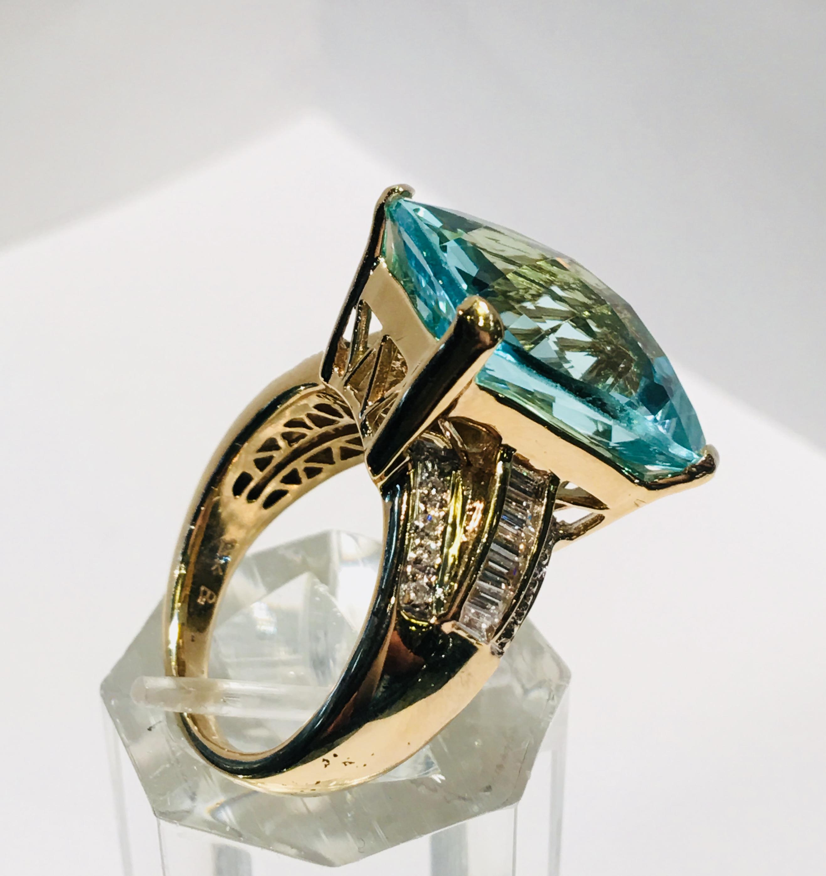 Stunning Huge 17.38 Carat Aquamarine Diamond Yellow Gold Ring 2