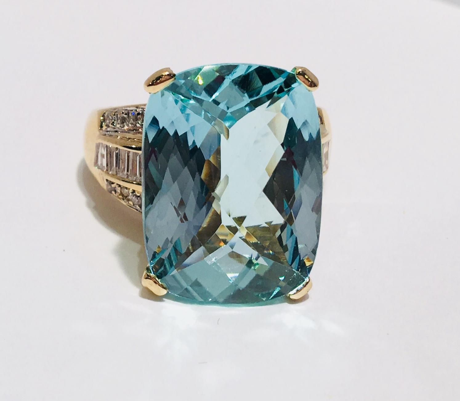Stunning Huge 17.38 Carat Aquamarine Diamond Yellow Gold Ring 3