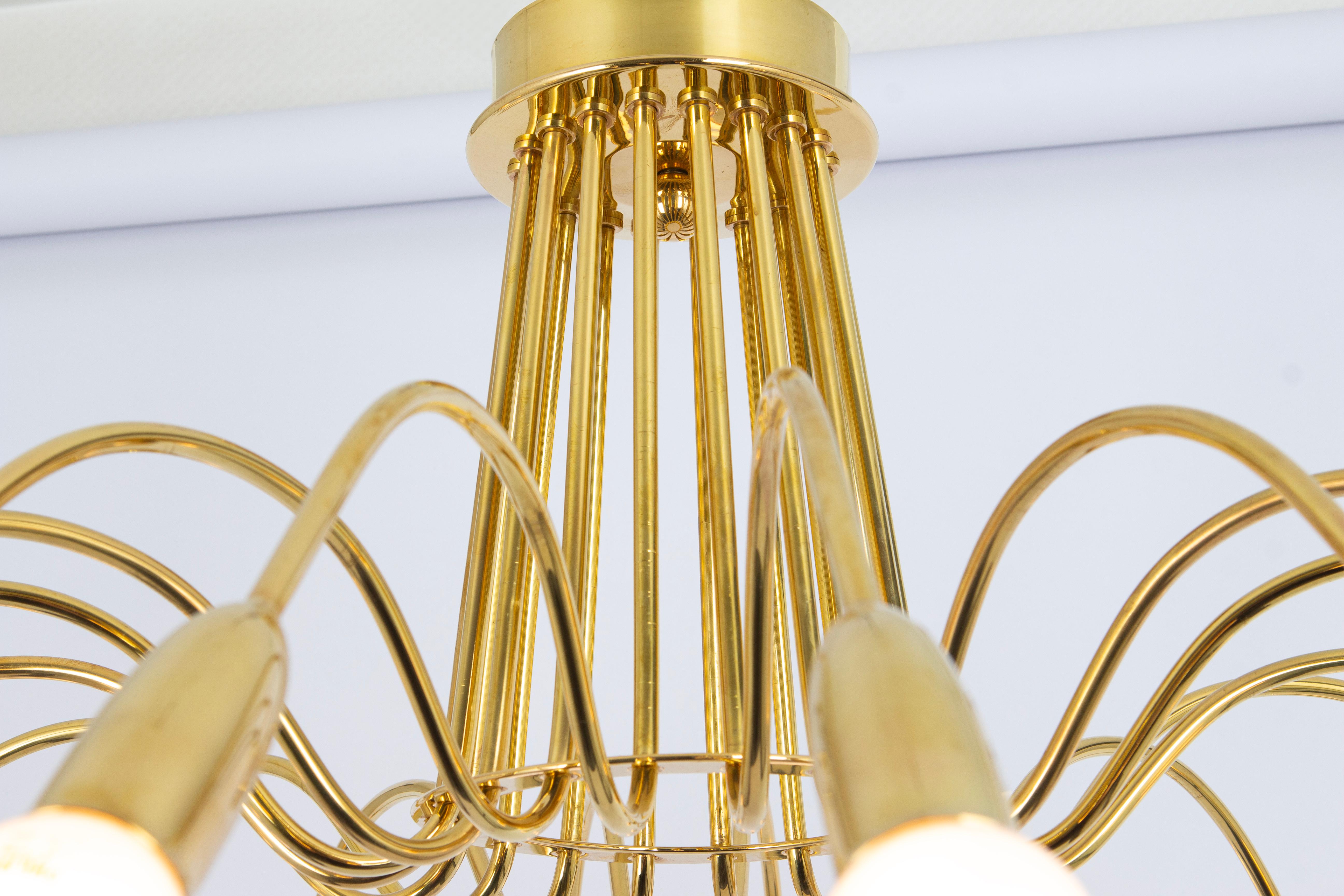 Stunning Huge Chandelier, Brass in style of Kaiser, Germany, 1960s In Good Condition For Sale In Aachen, NRW