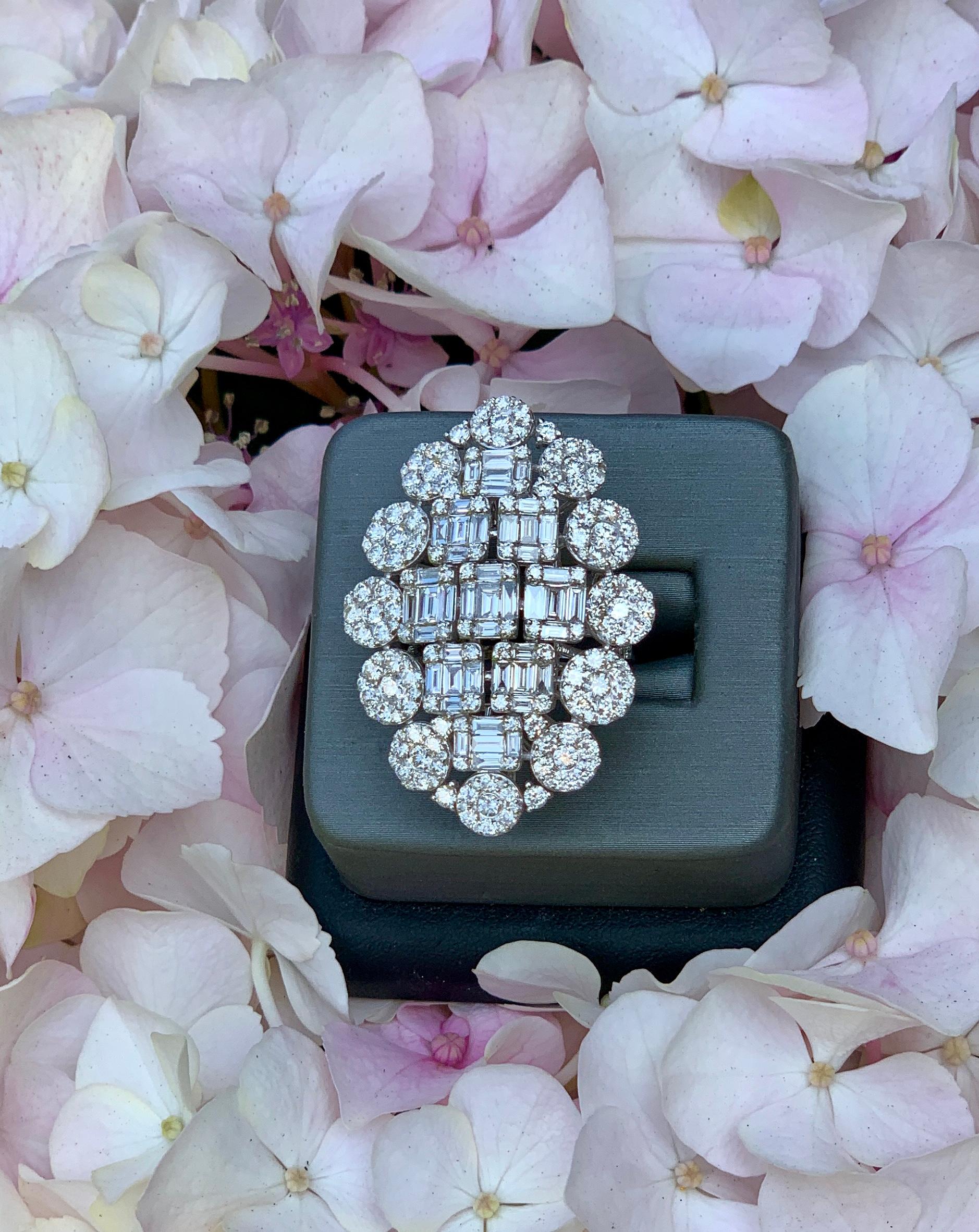 Huge Quality 8 Carat Modern Art Deco Design Diamond Cocktail Ring 18 Karat Gold 2