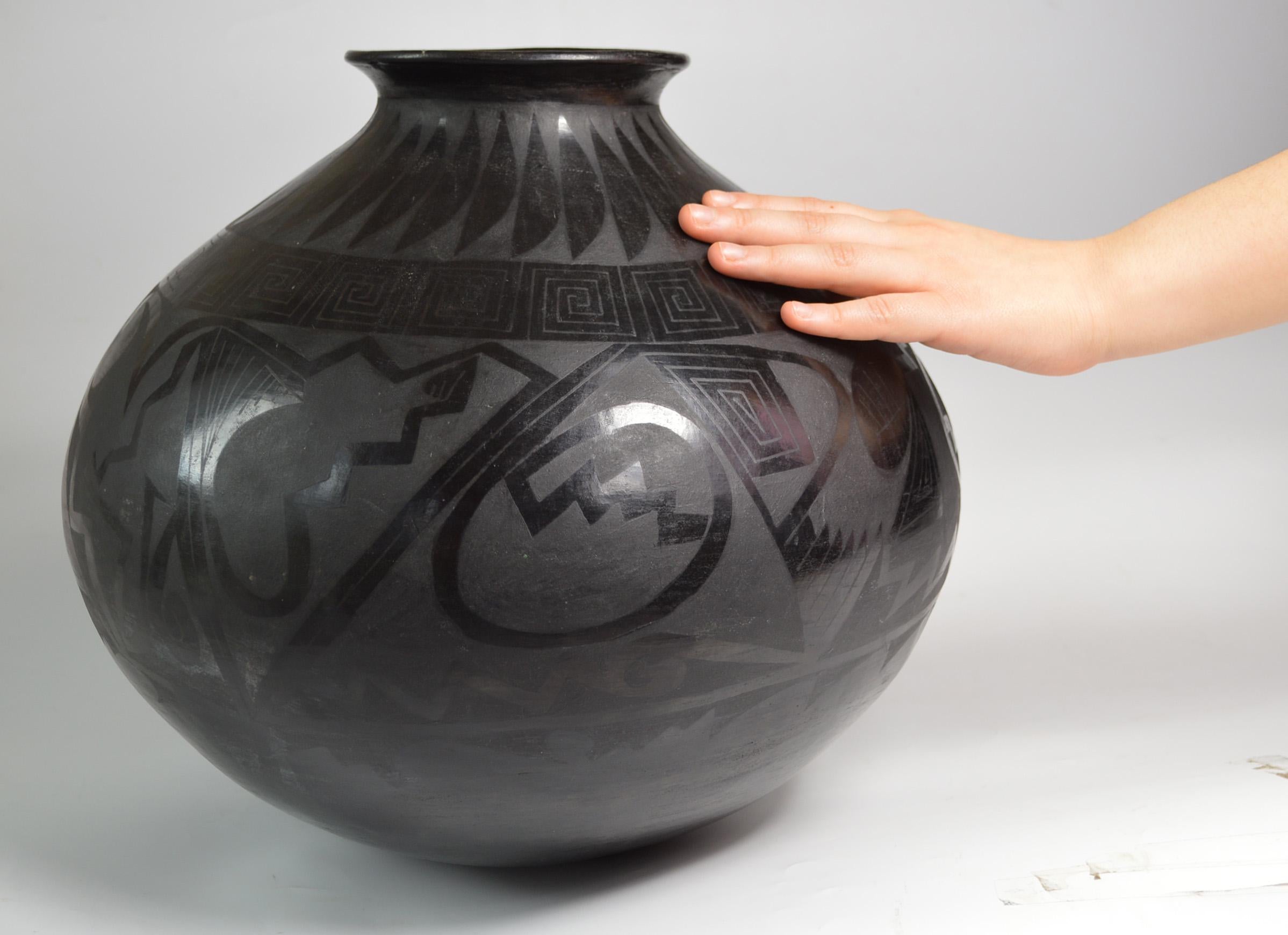 Mexican Stunning Huge Vintage Mata Ortiz Blackware Vase Gloria Hernadez Interior Design For Sale