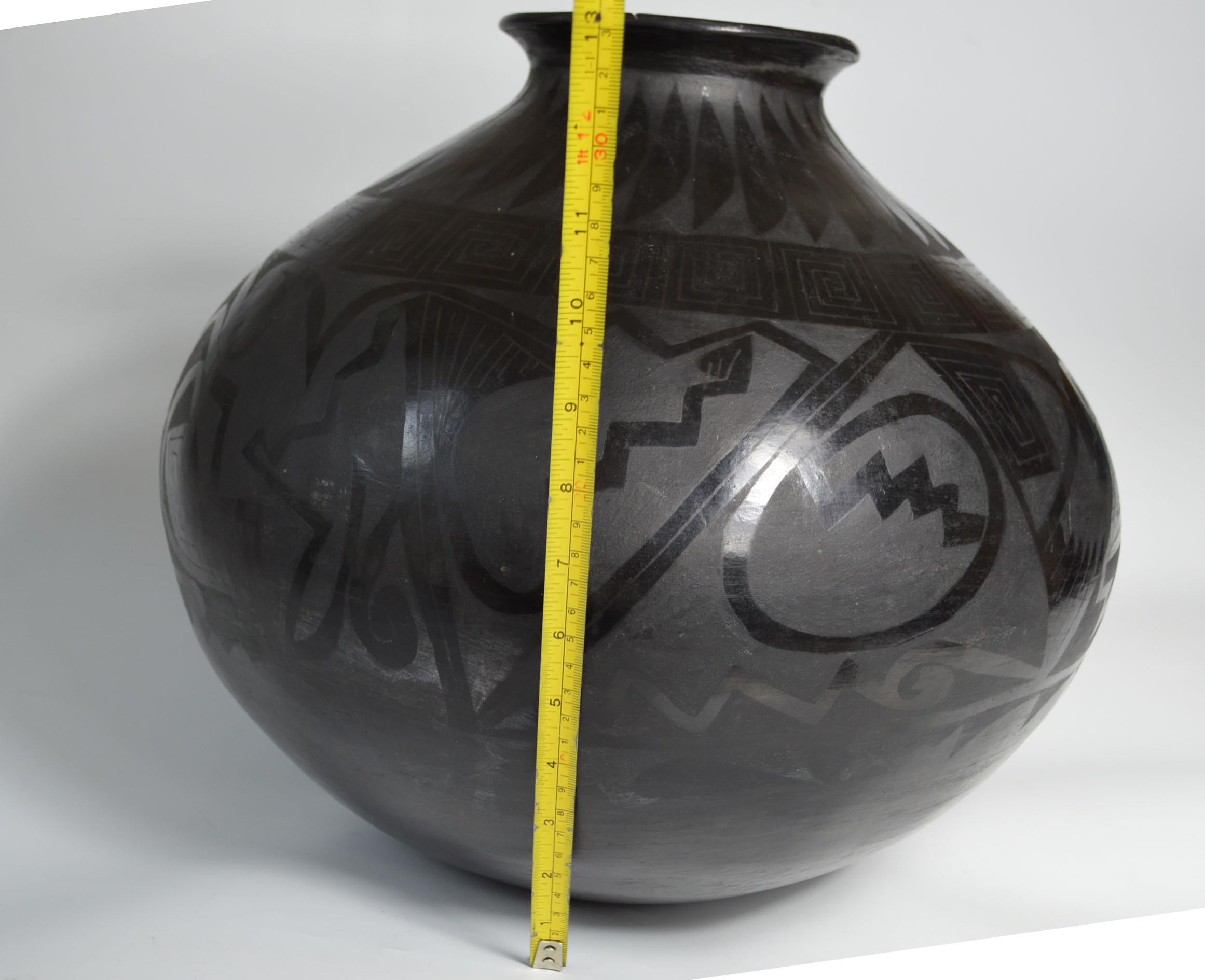 20th Century Stunning Huge Vintage Mata Ortiz Blackware Vase Gloria Hernadez Interior Design For Sale