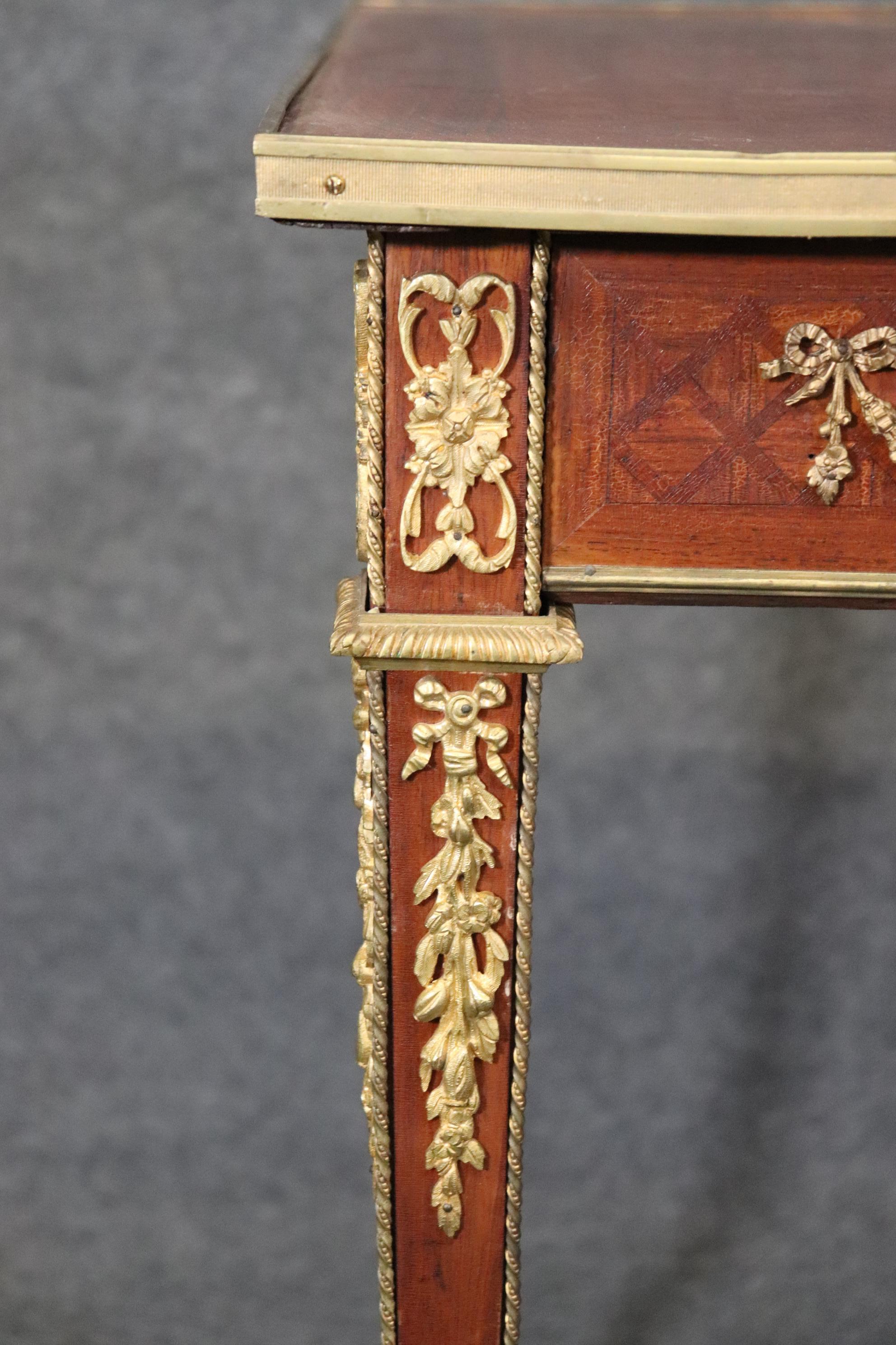 Atemberaubender französischer Schreibtisch mit Intarsien aus Mahagoni und Intarsien aus Bronze, Directoire  im Angebot 7