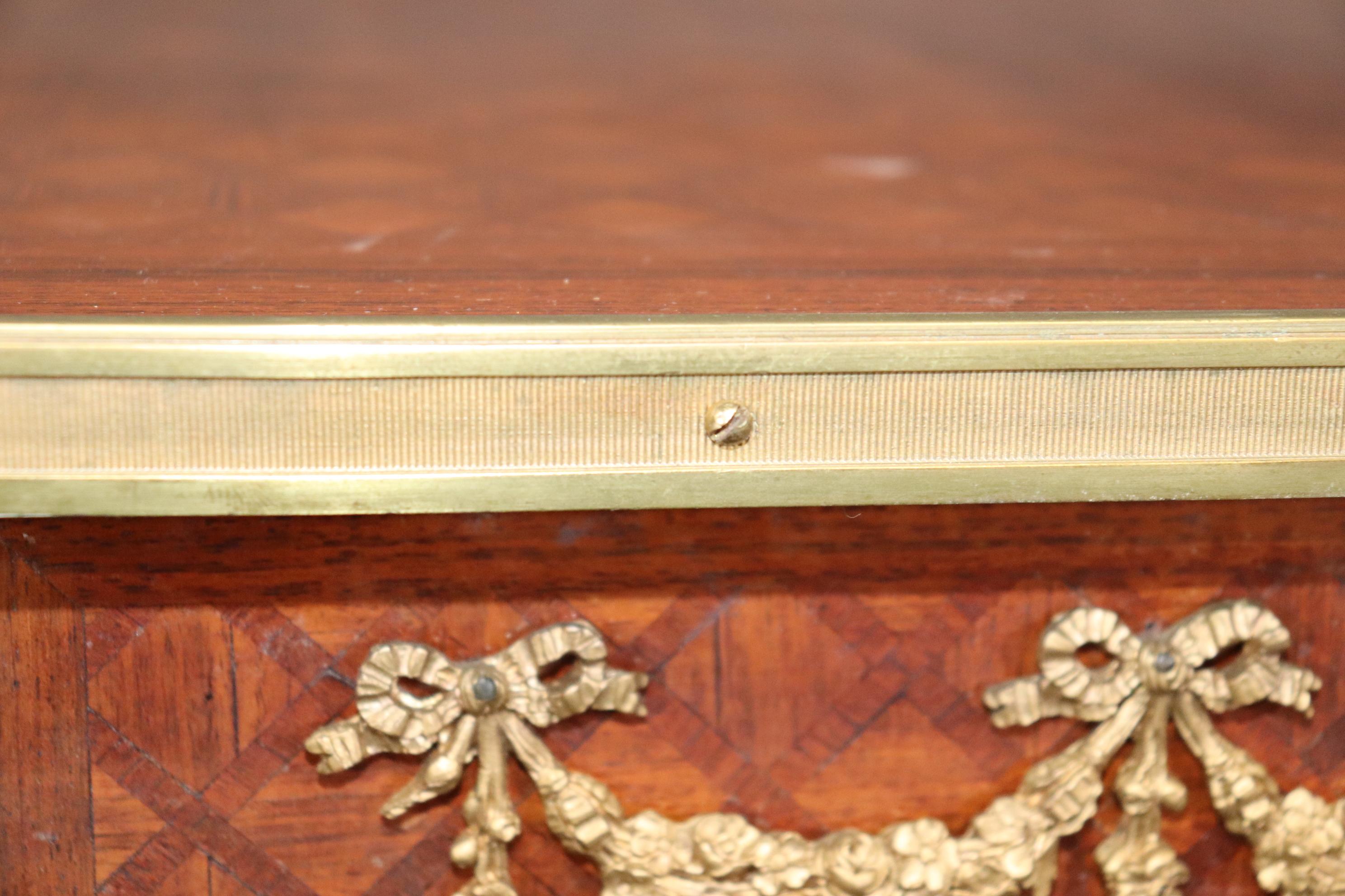 Atemberaubender französischer Schreibtisch mit Intarsien aus Mahagoni und Intarsien aus Bronze, Directoire  im Angebot 9
