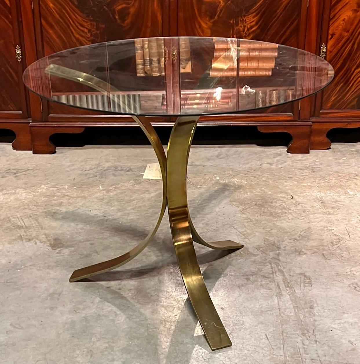 20ième siècle Superbe table italienne mi-siècle en laiton et verre d'Osvaldo Borsani en vente