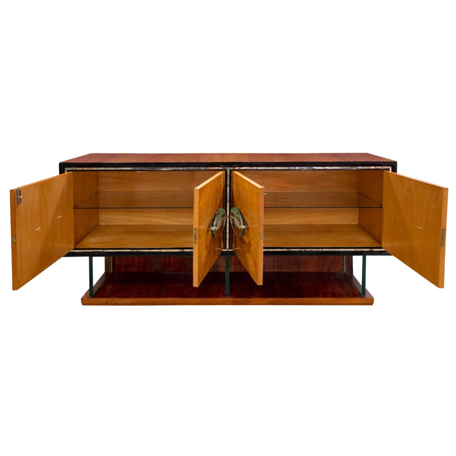 Stunning Italian Credenza with Fontana Arte Glass Elements, 1950s In Good Condition For Sale In New York, NY