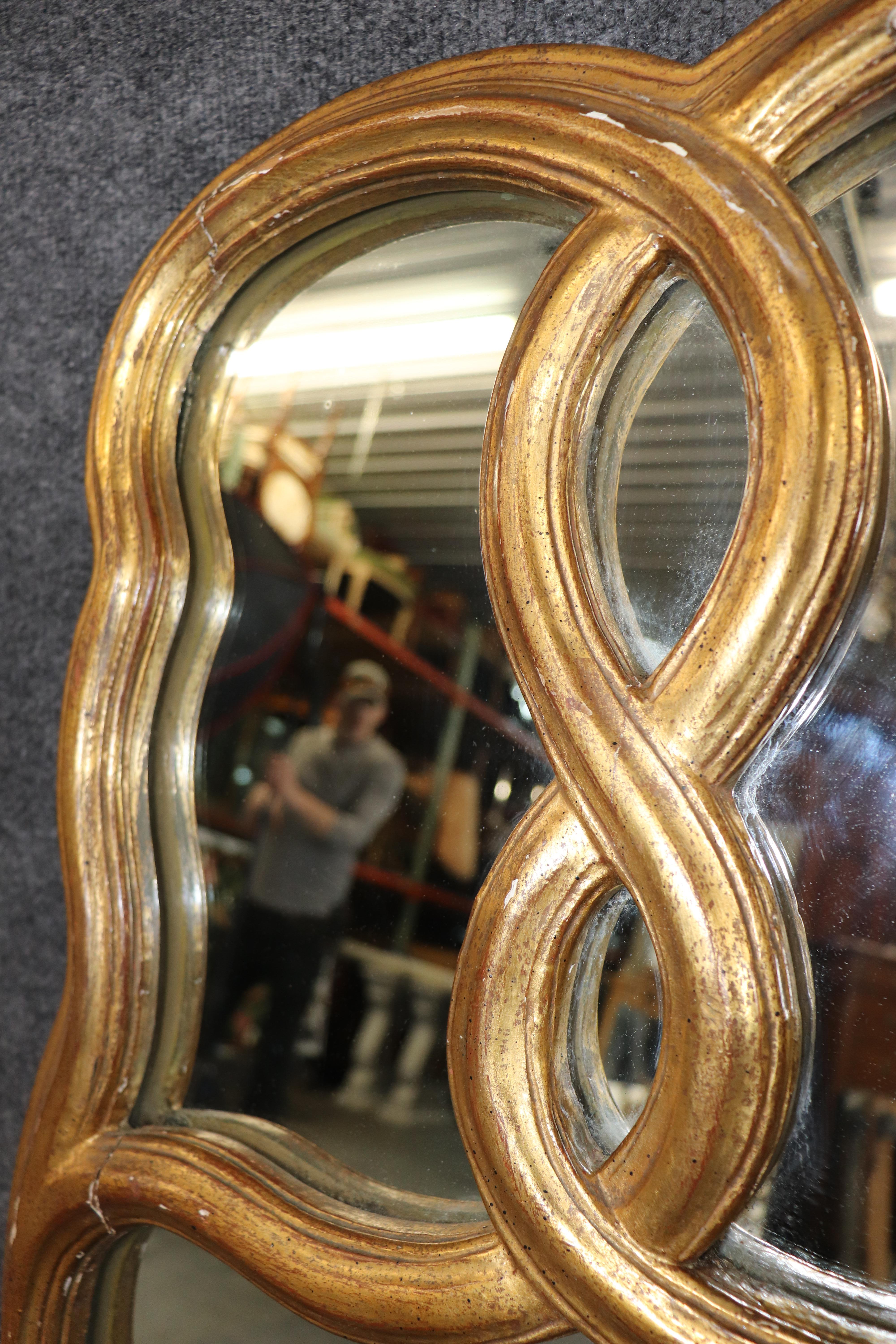 Superbe miroir de cheminée ou mural néoclassique italien en bois doré Circa 1920 Bon état - En vente à Swedesboro, NJ