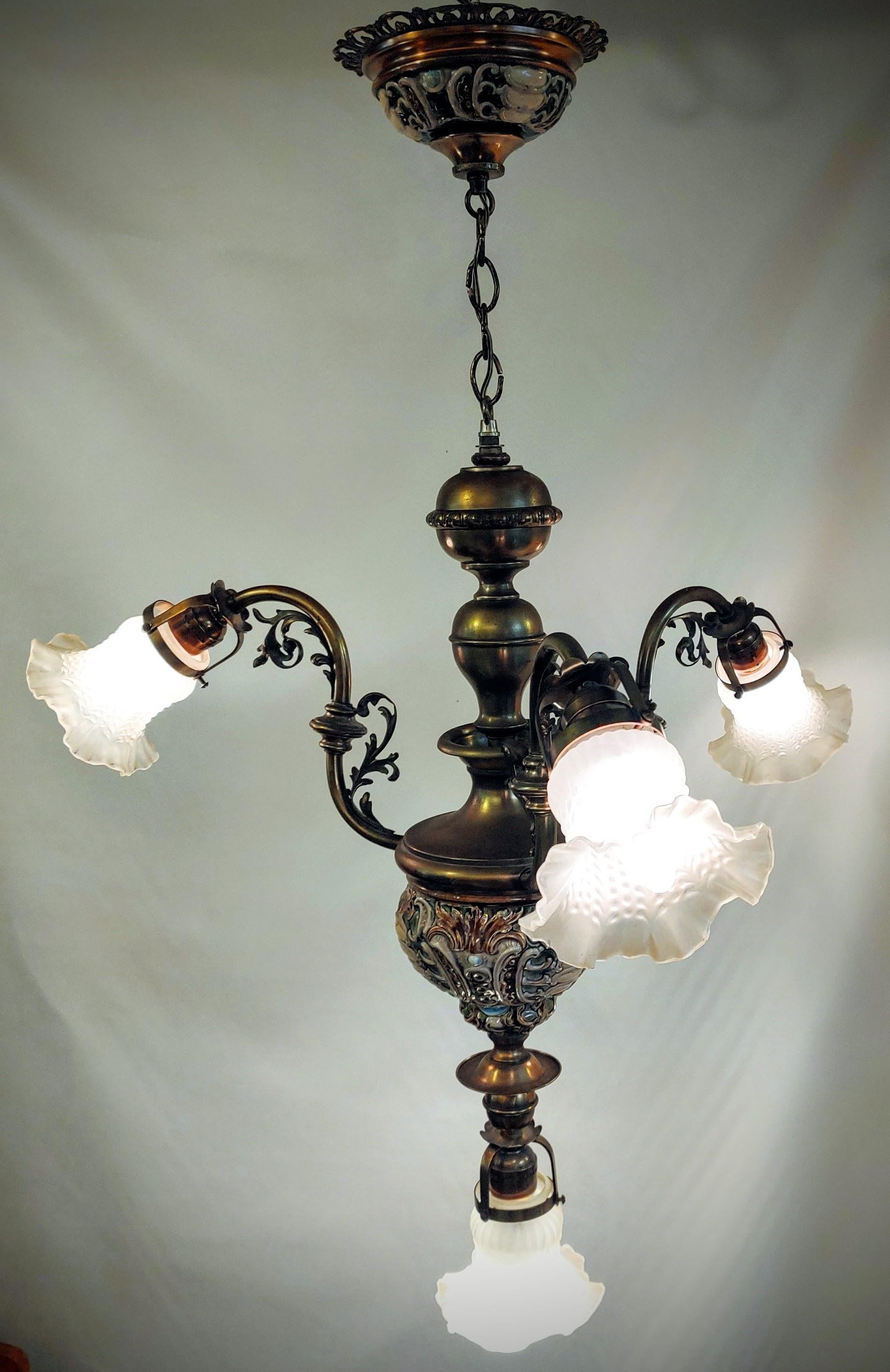 Stunning Italian Maiolica Ceramic and Brass Ceiling Lamp with four glass shades In Good Condition For Sale In Mexico, DF
