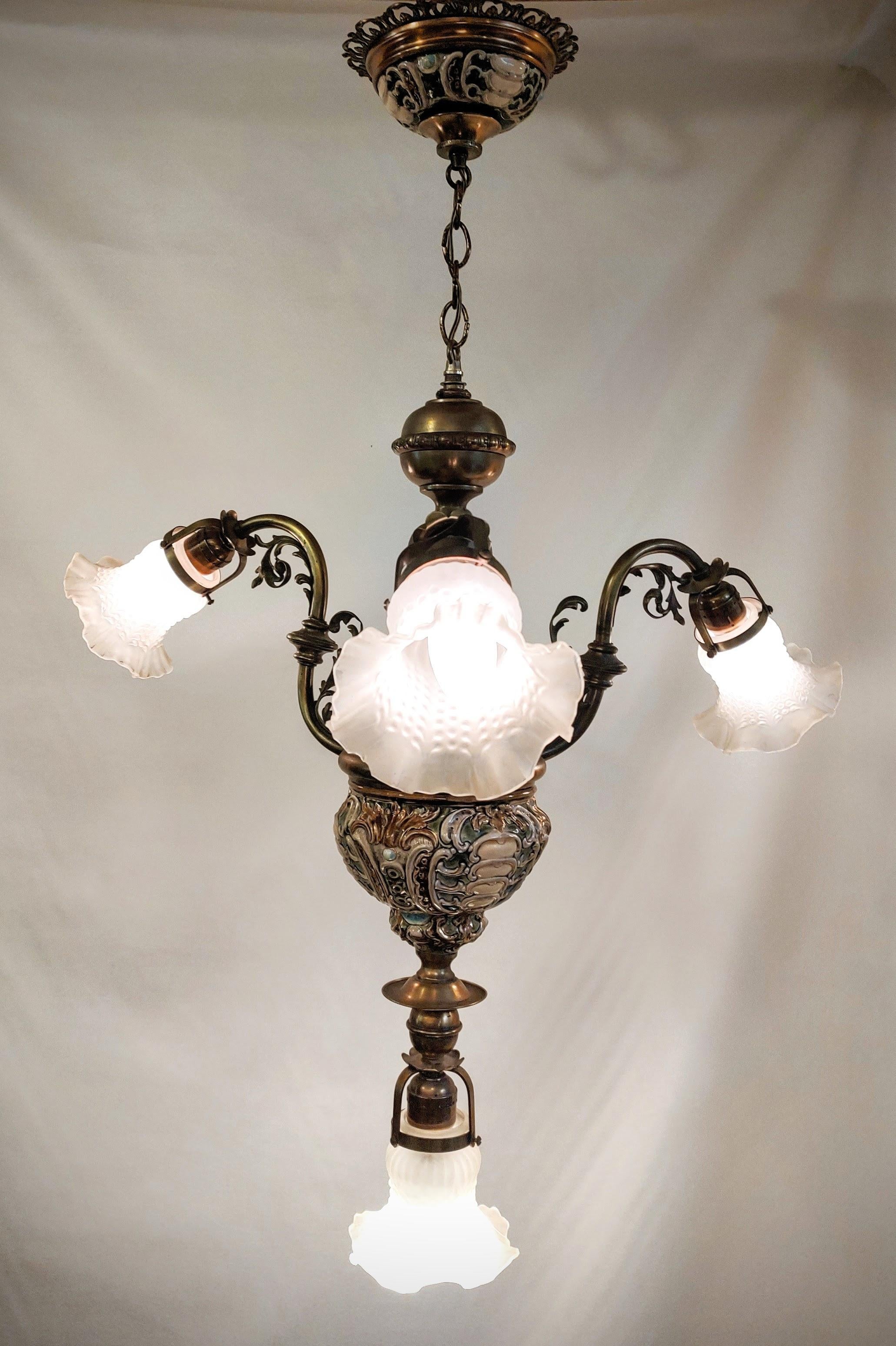20th Century Stunning Italian Maiolica Ceramic and Brass Ceiling Lamp with four glass shades For Sale