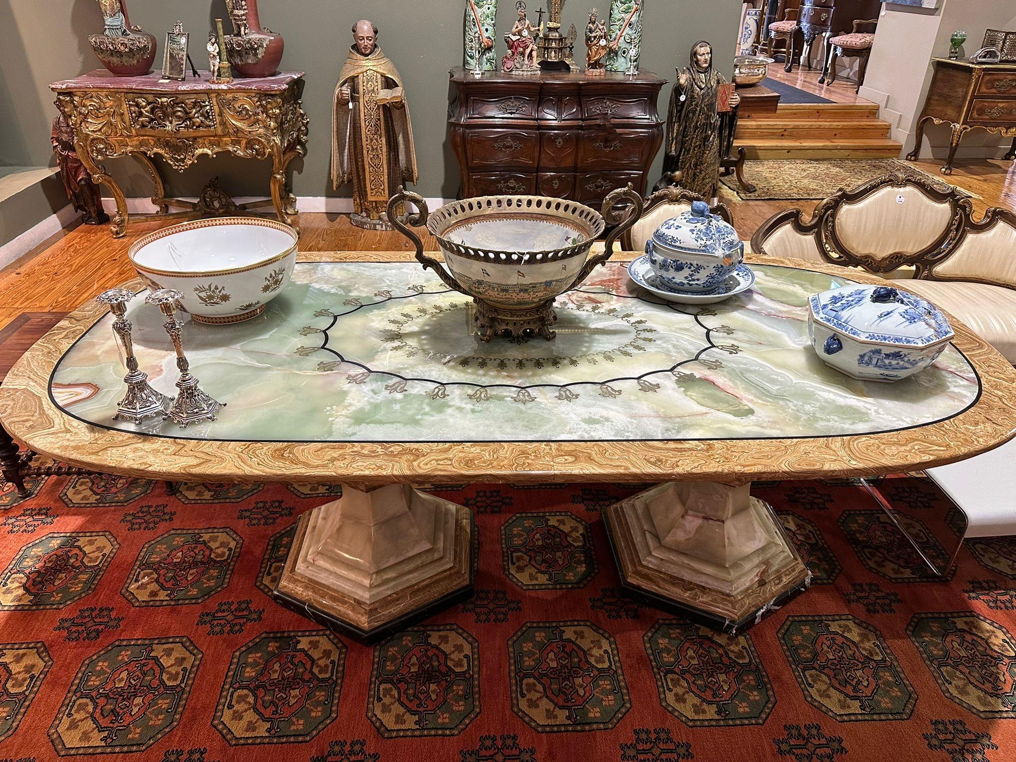 STUNNING ITALIAN OVAL DINING ROOM TABLE 20th Century  For Sale 9