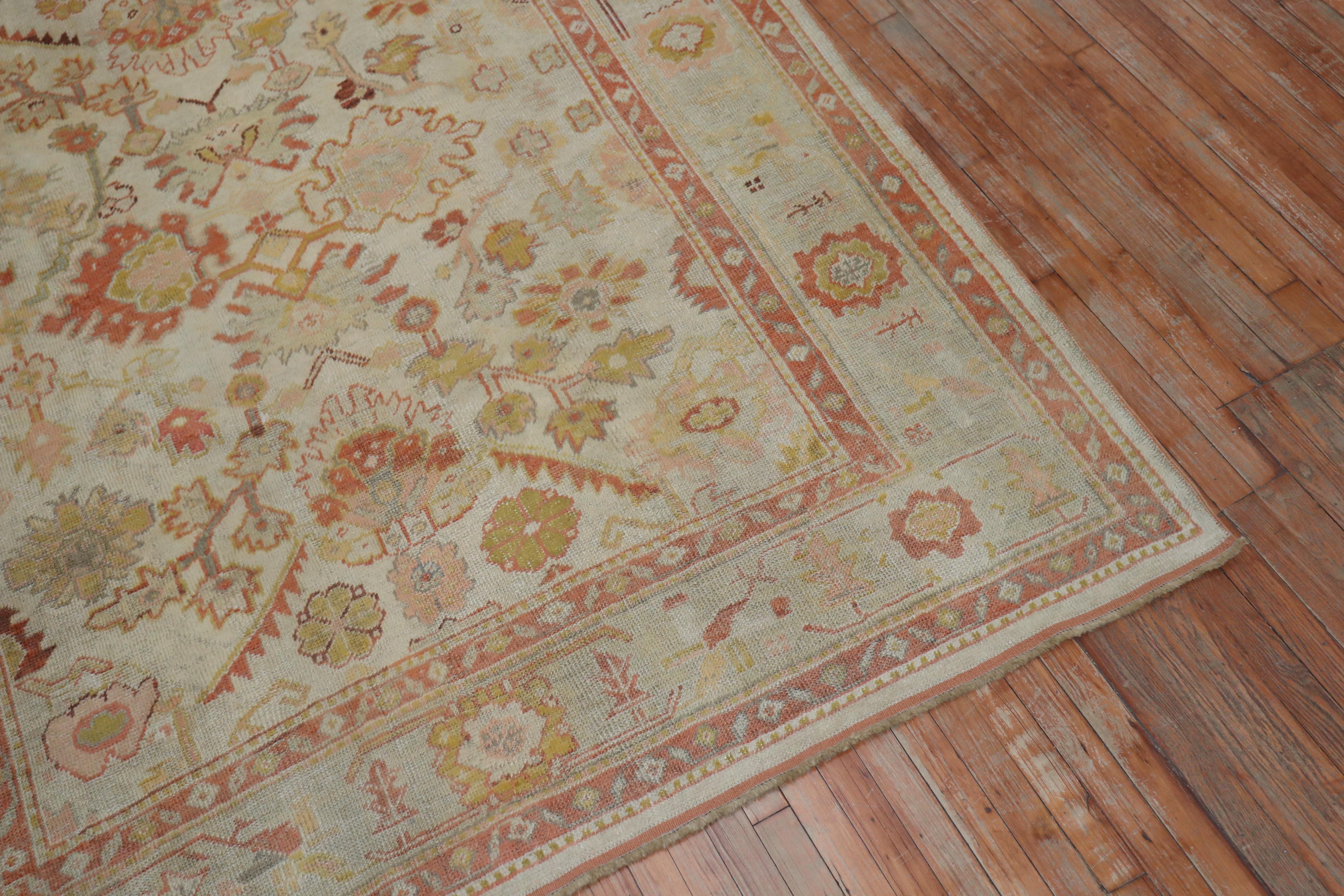 Stunning Ivory Ground Antique Turkish Oushak Room Size Carpet In Good Condition For Sale In New York, NY
