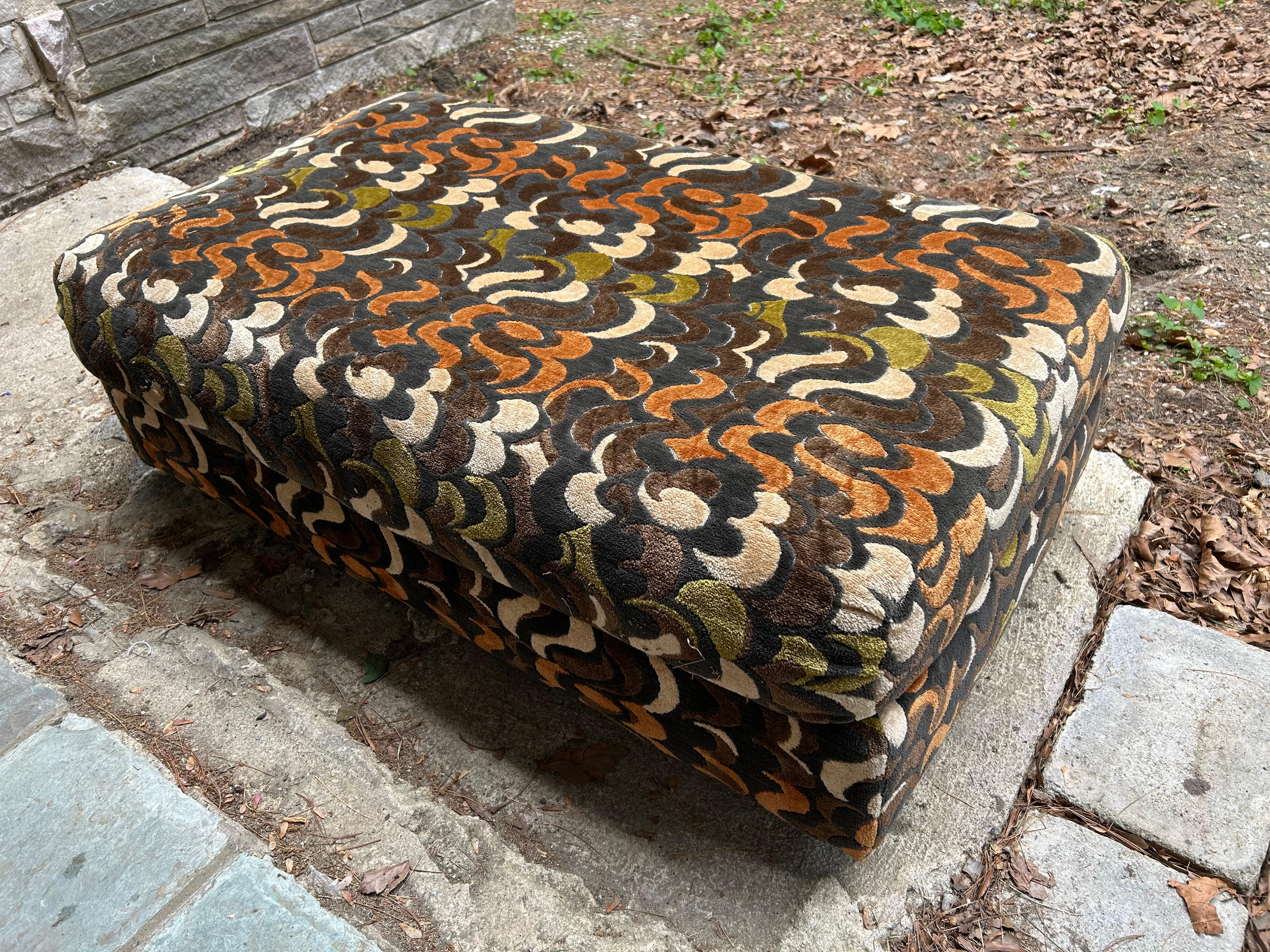 Superbe pouf de style Jack Lenor Larsen mi-siècle moderne en vente 4