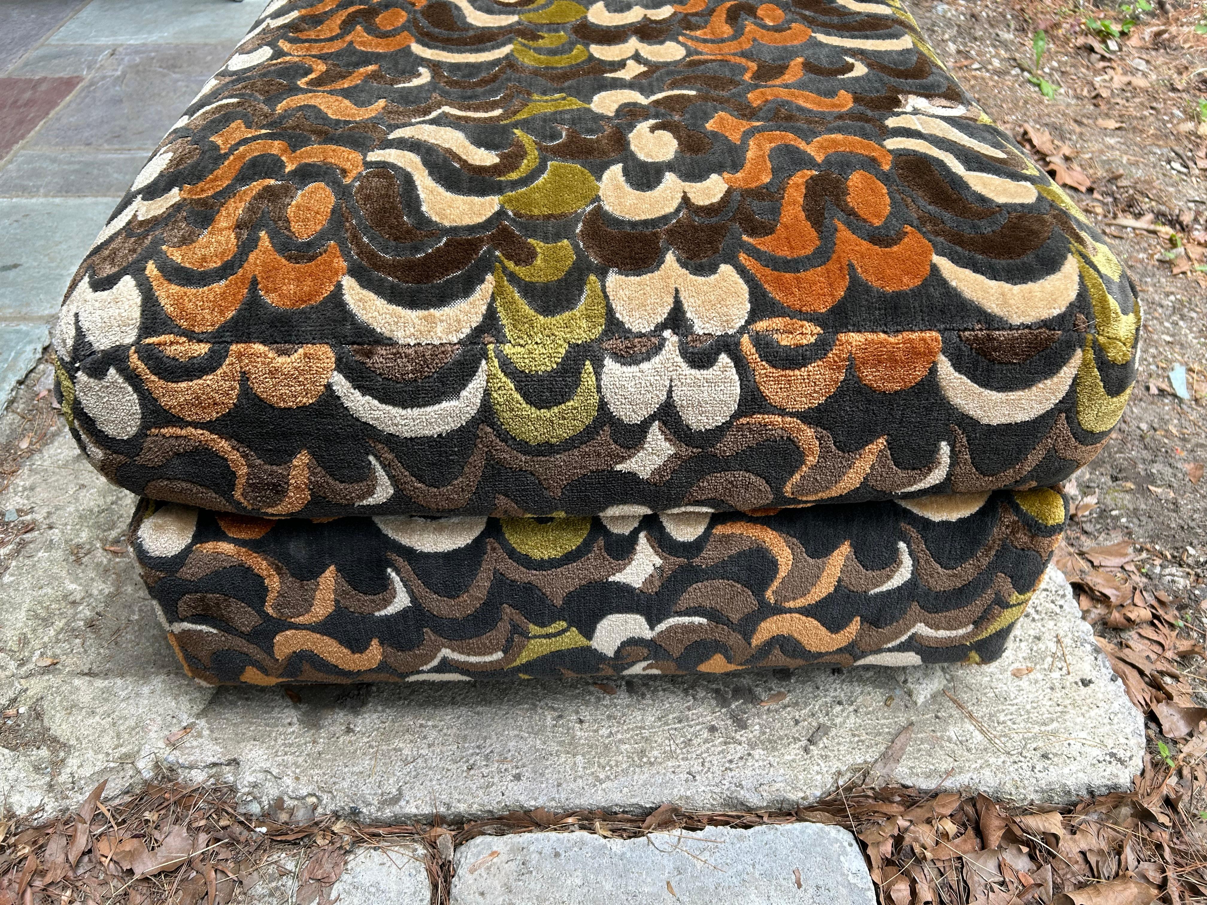 Mid-Century Modern Superbe pouf de style Jack Lenor Larsen mi-siècle moderne en vente