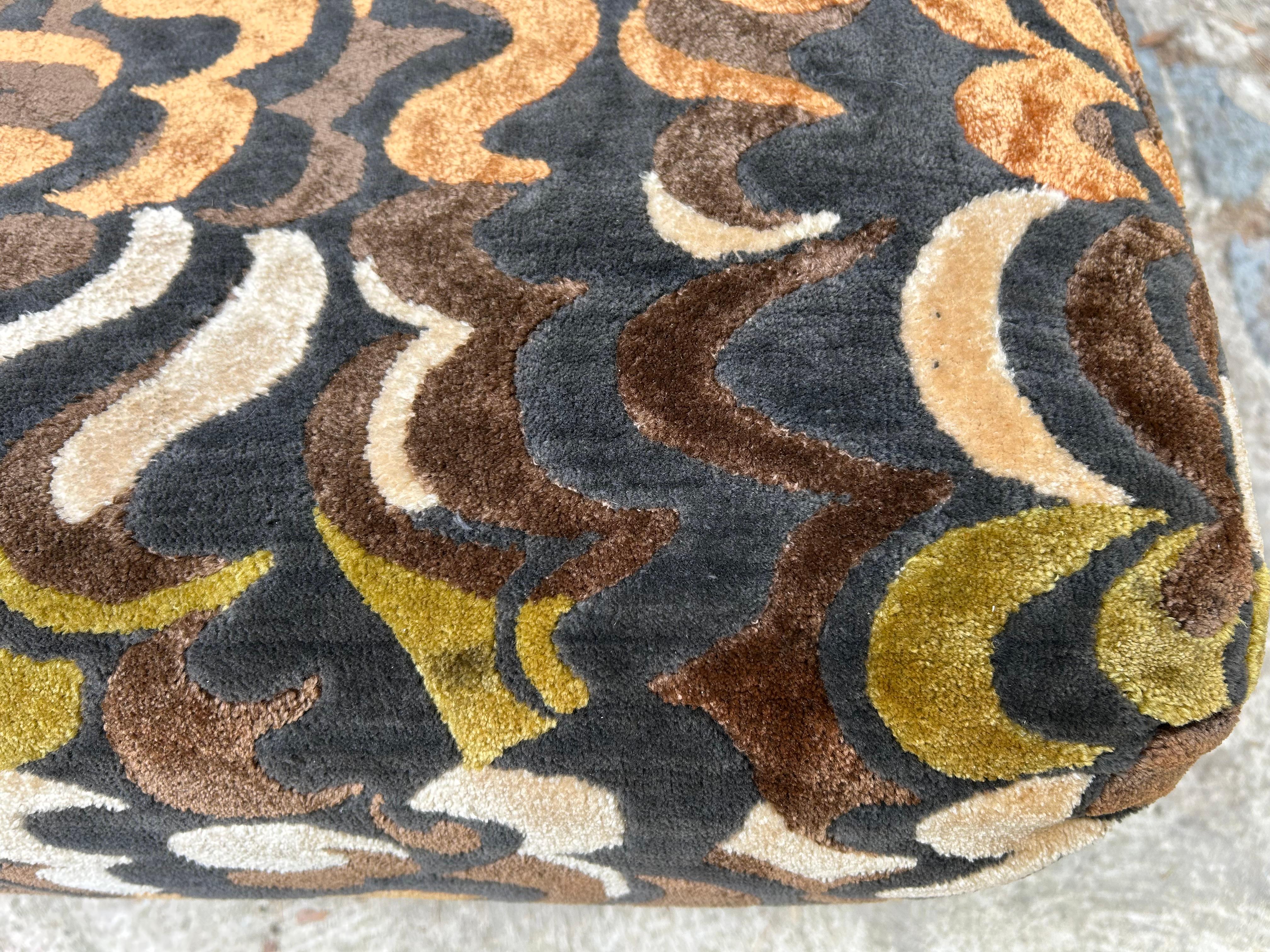 Superbe pouf de style Jack Lenor Larsen mi-siècle moderne Bon état - En vente à Pemberton, NJ