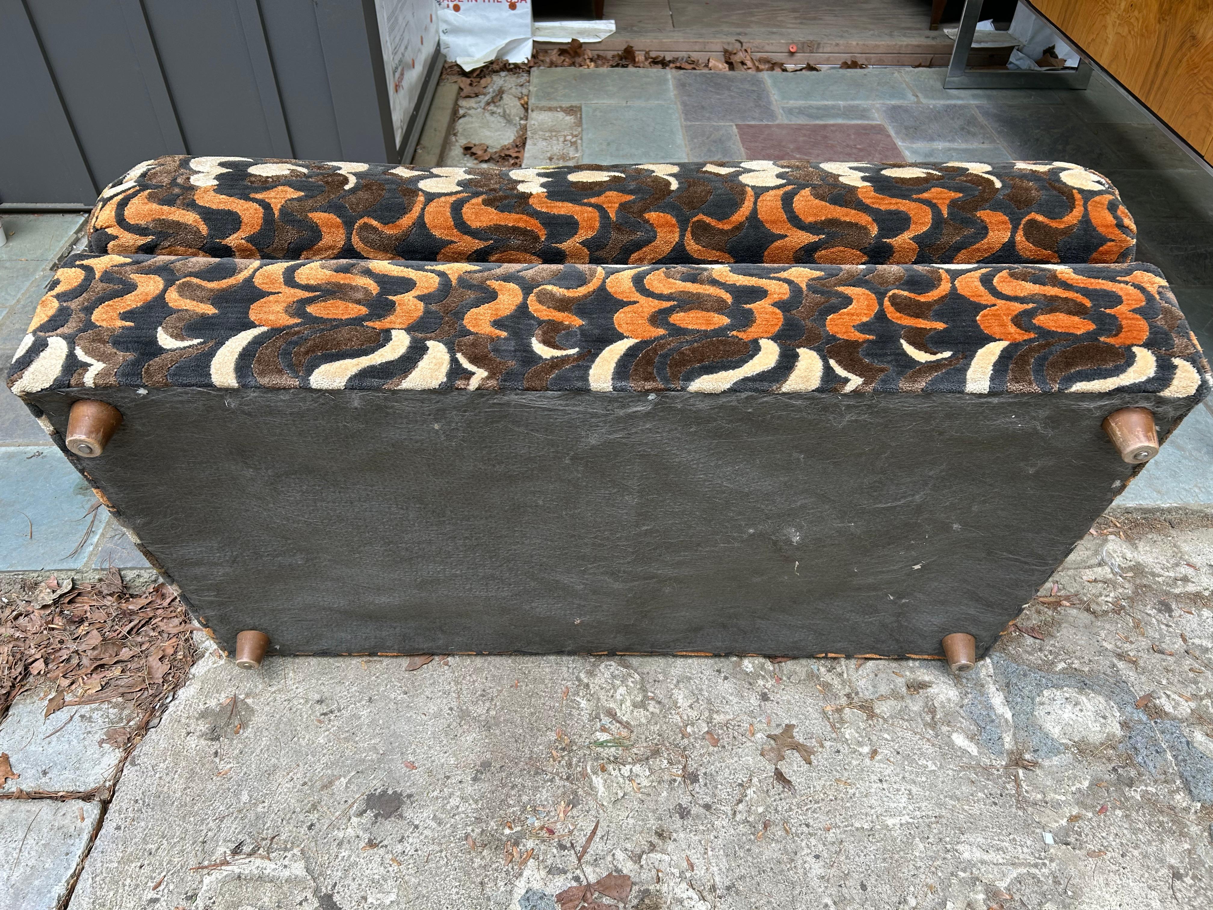 Superbe pouf de style Jack Lenor Larsen mi-siècle moderne en vente 1