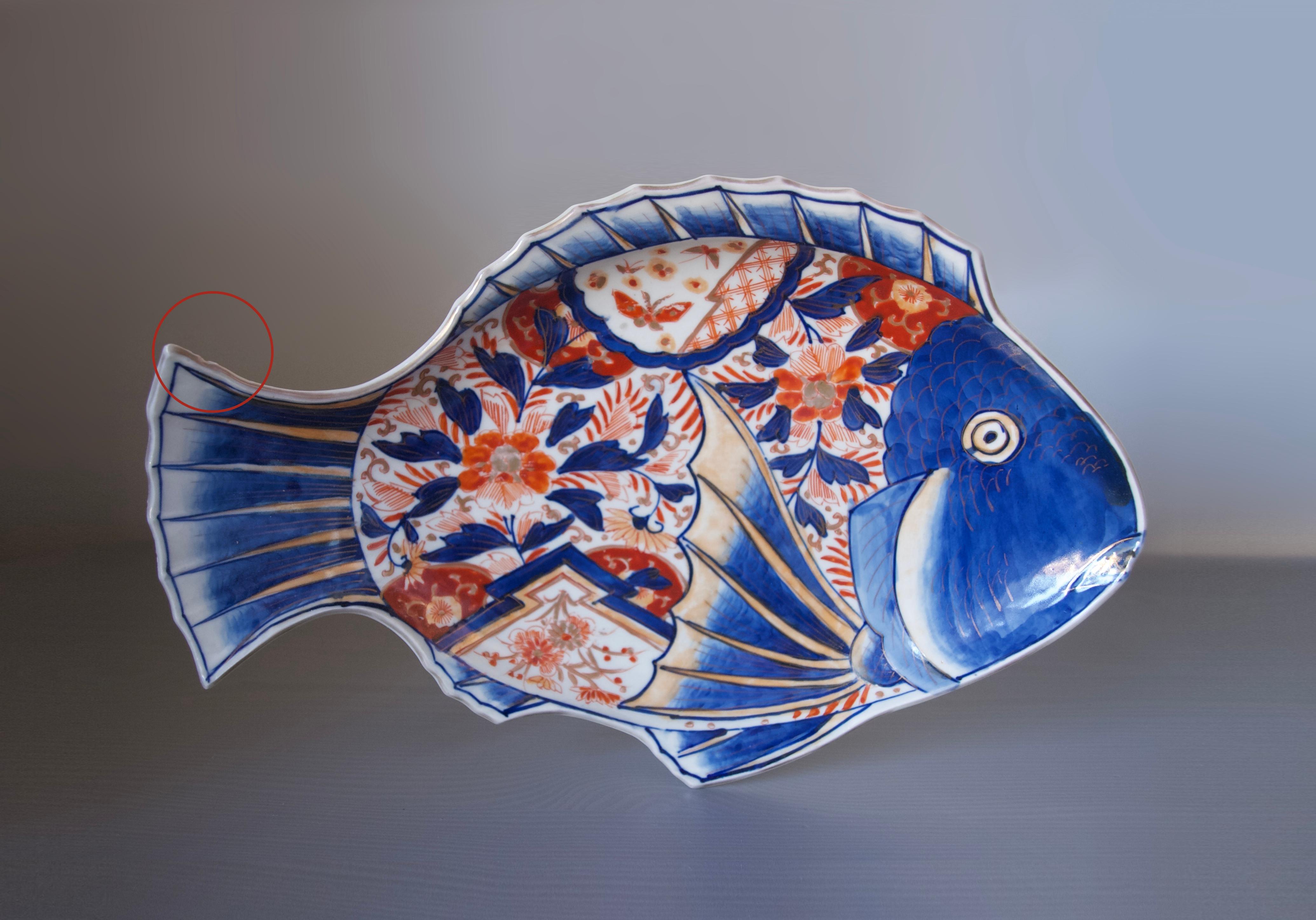 Beautiful antique Japanese porcelain fish shaped sushi serving plate.
Blue, orange, red, gold colours.

Meiji era (1868–1912)
Asian Oriental decor Collectible Porcelain plate.

Dimensions:
Height: 6 cm
Width: 33 cm
Depth: 21 cm

Good
