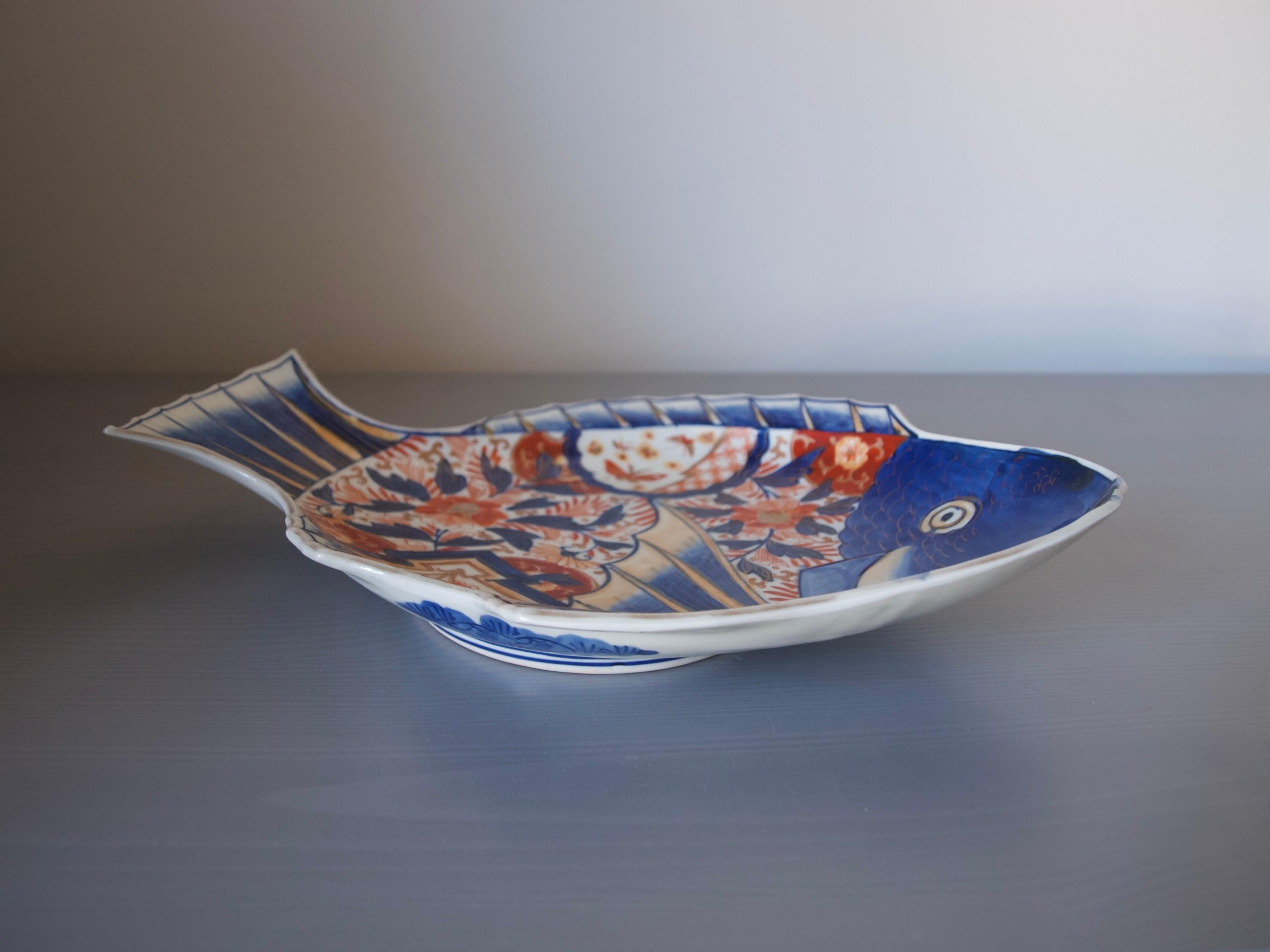 Stunning Japanese Imari Fish Porcelain Plate // Meiji In Good Condition In Budapest, HU