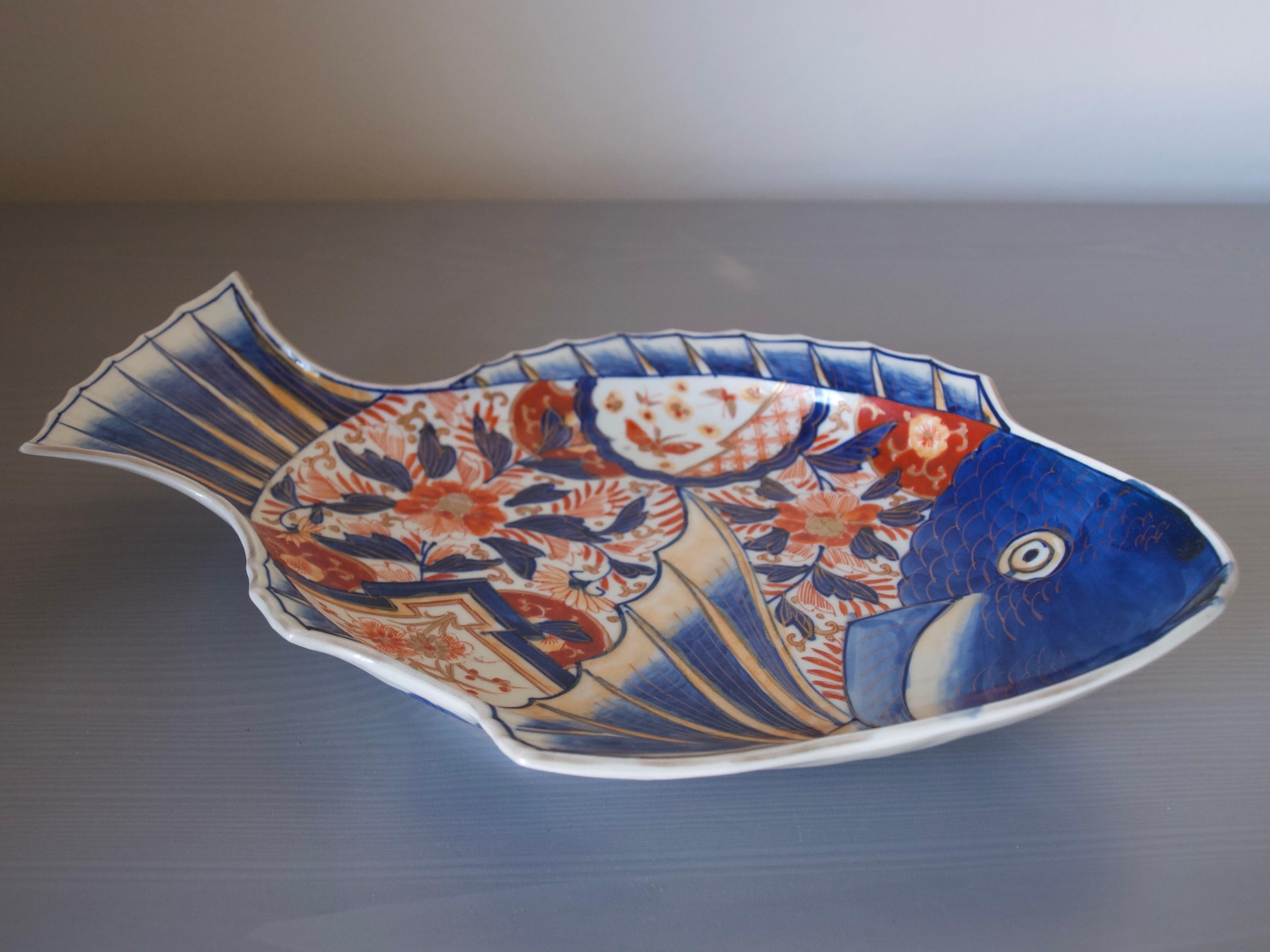 20th Century Stunning Japanese Imari Fish Porcelain Plate // Meiji