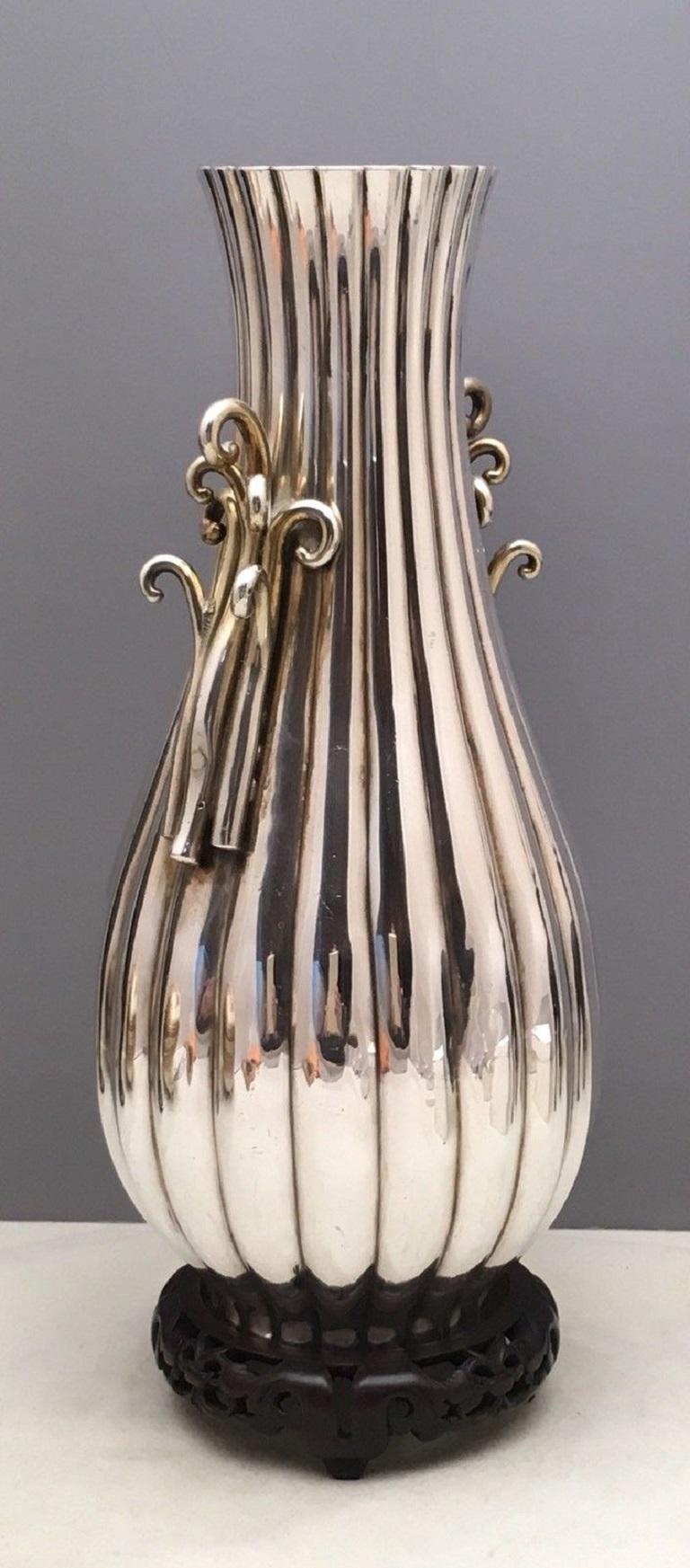 Stunning Japanese Sterling Silver Waves Vase, Early 20th Century 1