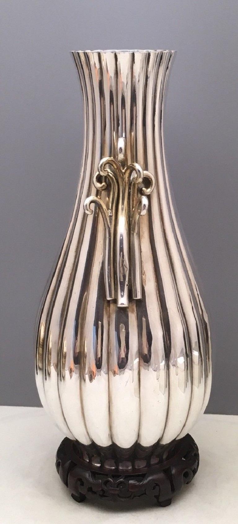 Stunning Japanese Sterling Silver Waves Vase, Early 20th Century 2