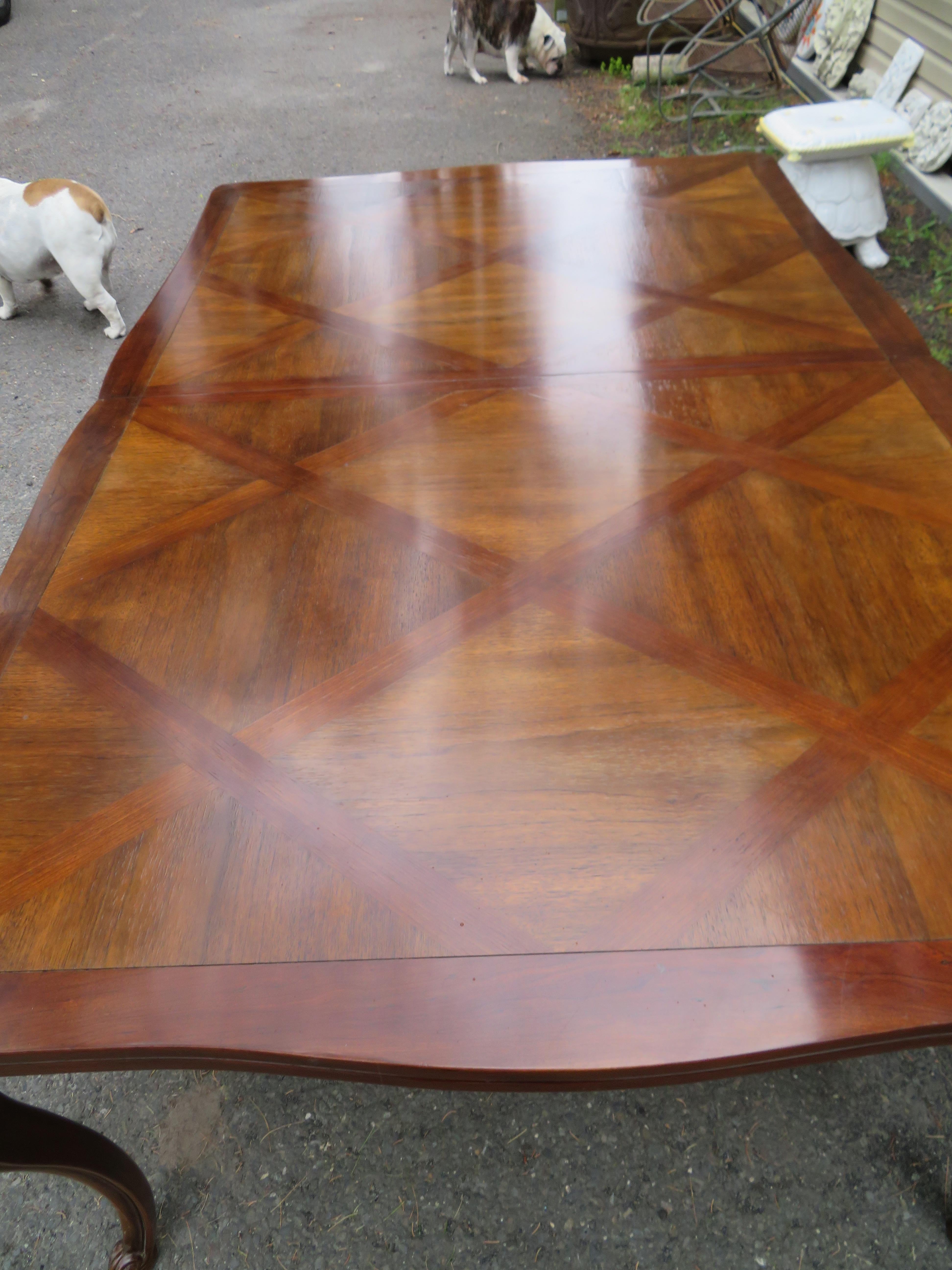 Stunning John Widdicomb Parquet Inlay Country French Provincial Dining Table In Good Condition For Sale In Pemberton, NJ