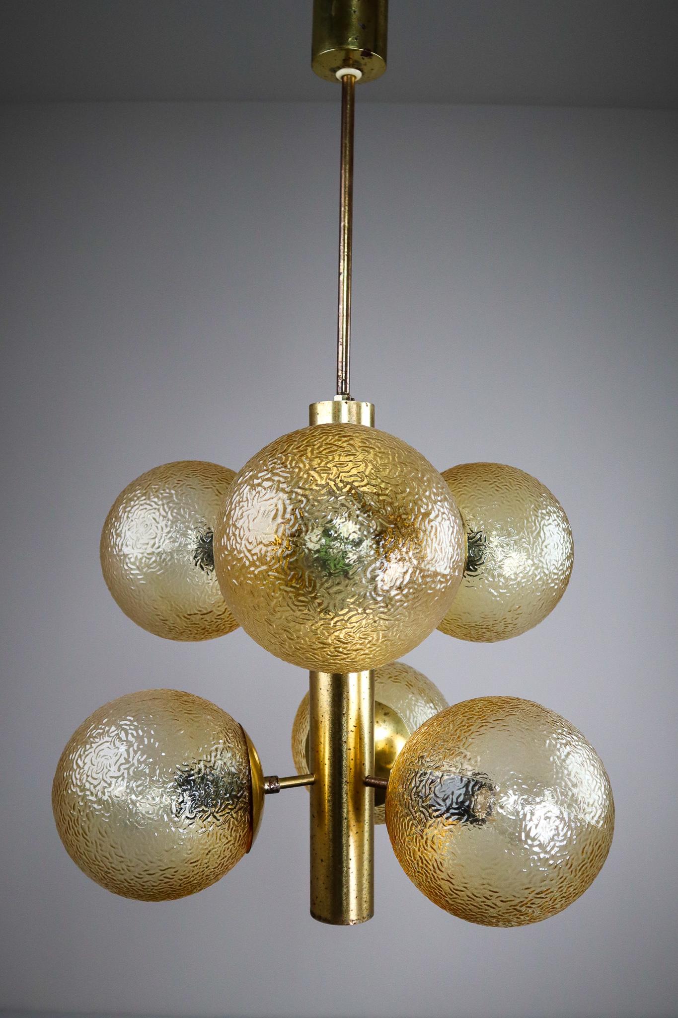 Stunning Kaiser Sputnik Glass Globes Patinated Brass Chandelier, Germany, 1970s For Sale 2