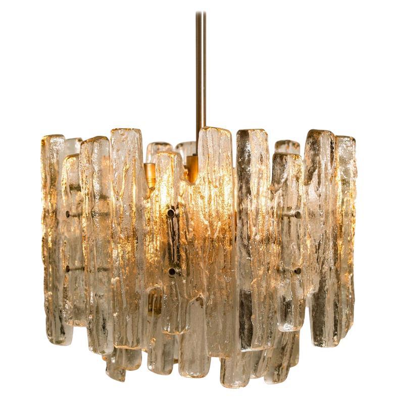 This modernist iceglass chandelier with 30 glasses was designed by the Kinkeldey design team during the 1970s, and manufactured in Germany. A very elegant Kinkeldey chandelier, it is comfortable with all decor periods. The pattern of the glass