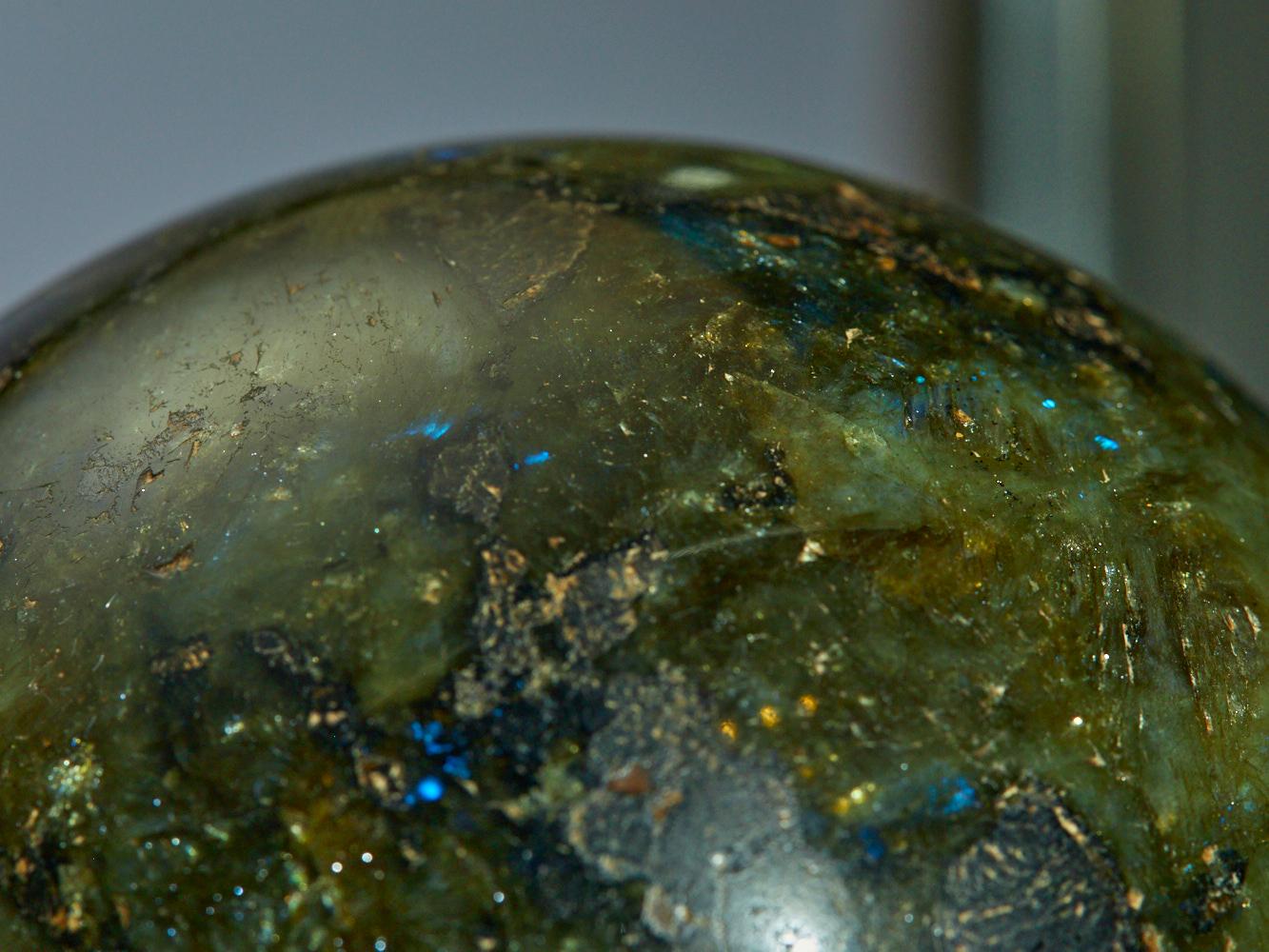 Una splendida sfera di labradorite in vendita 7